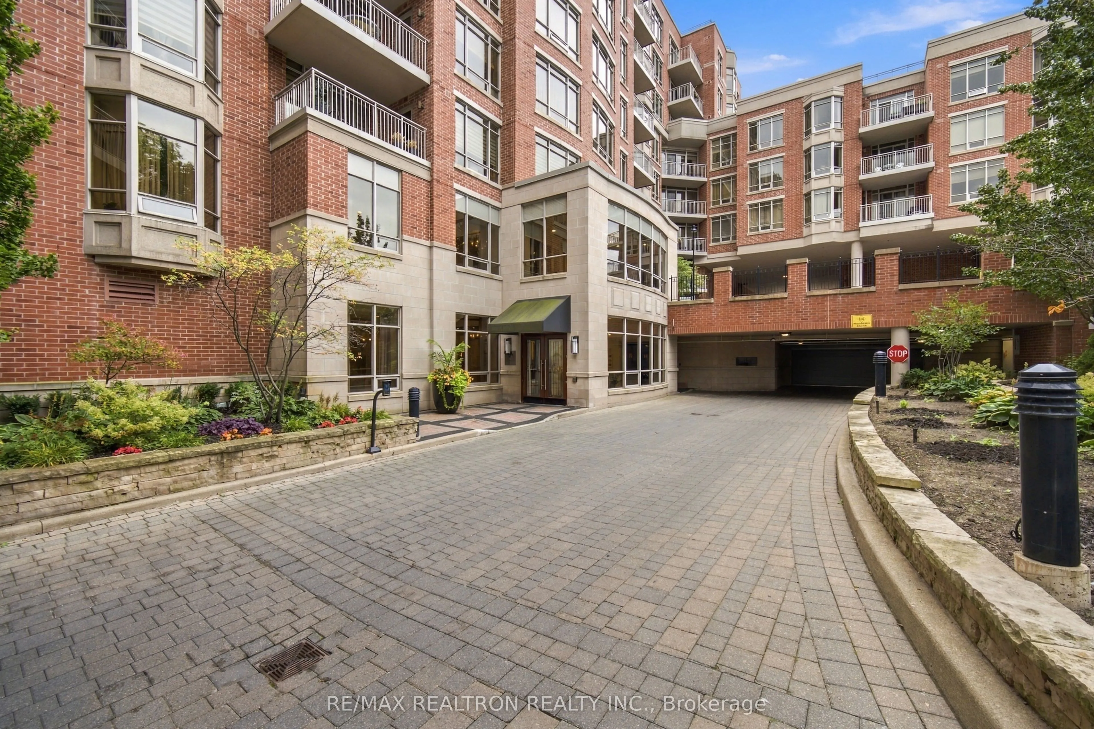 10101 Yonge Street #702