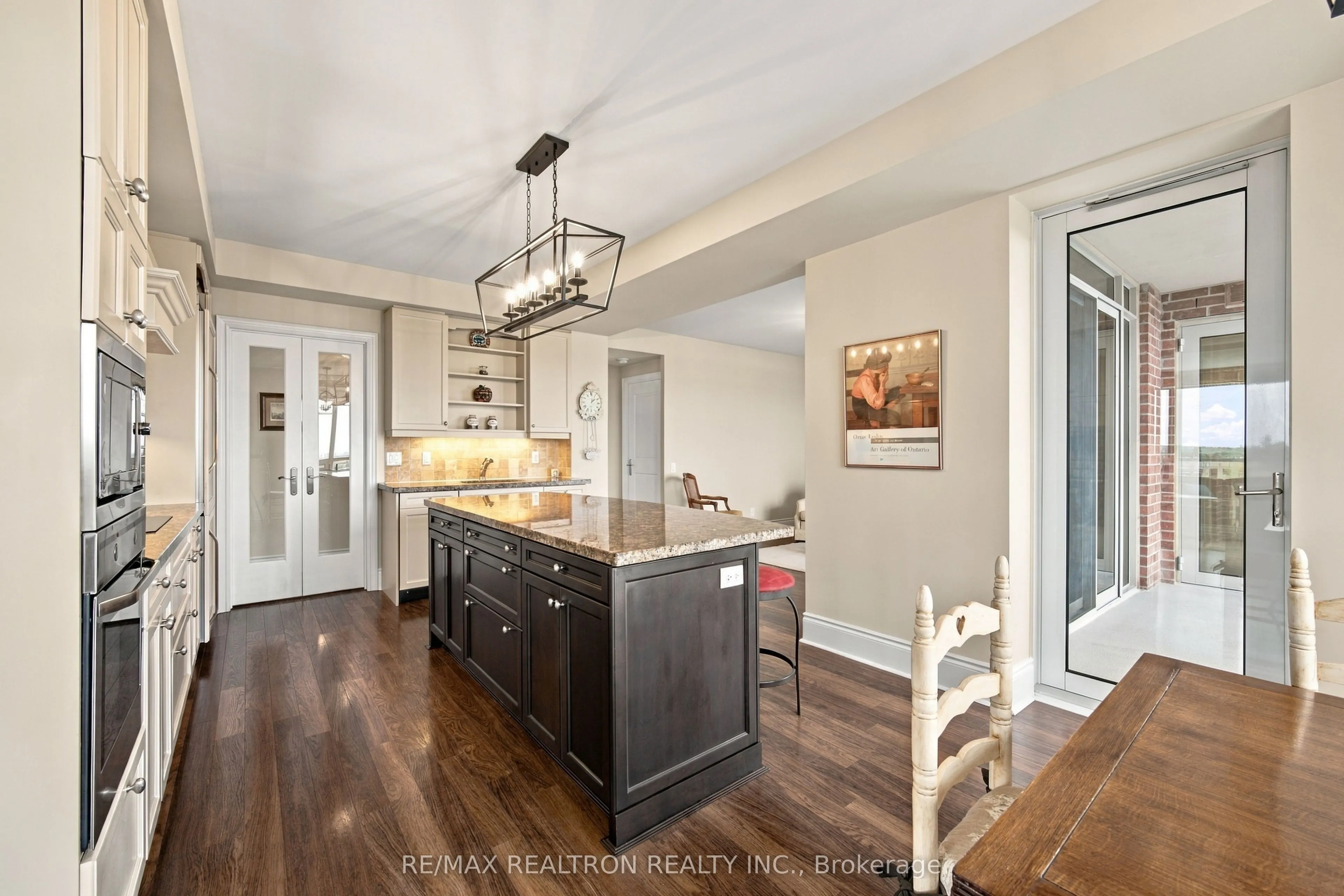 10101 Yonge Street #702