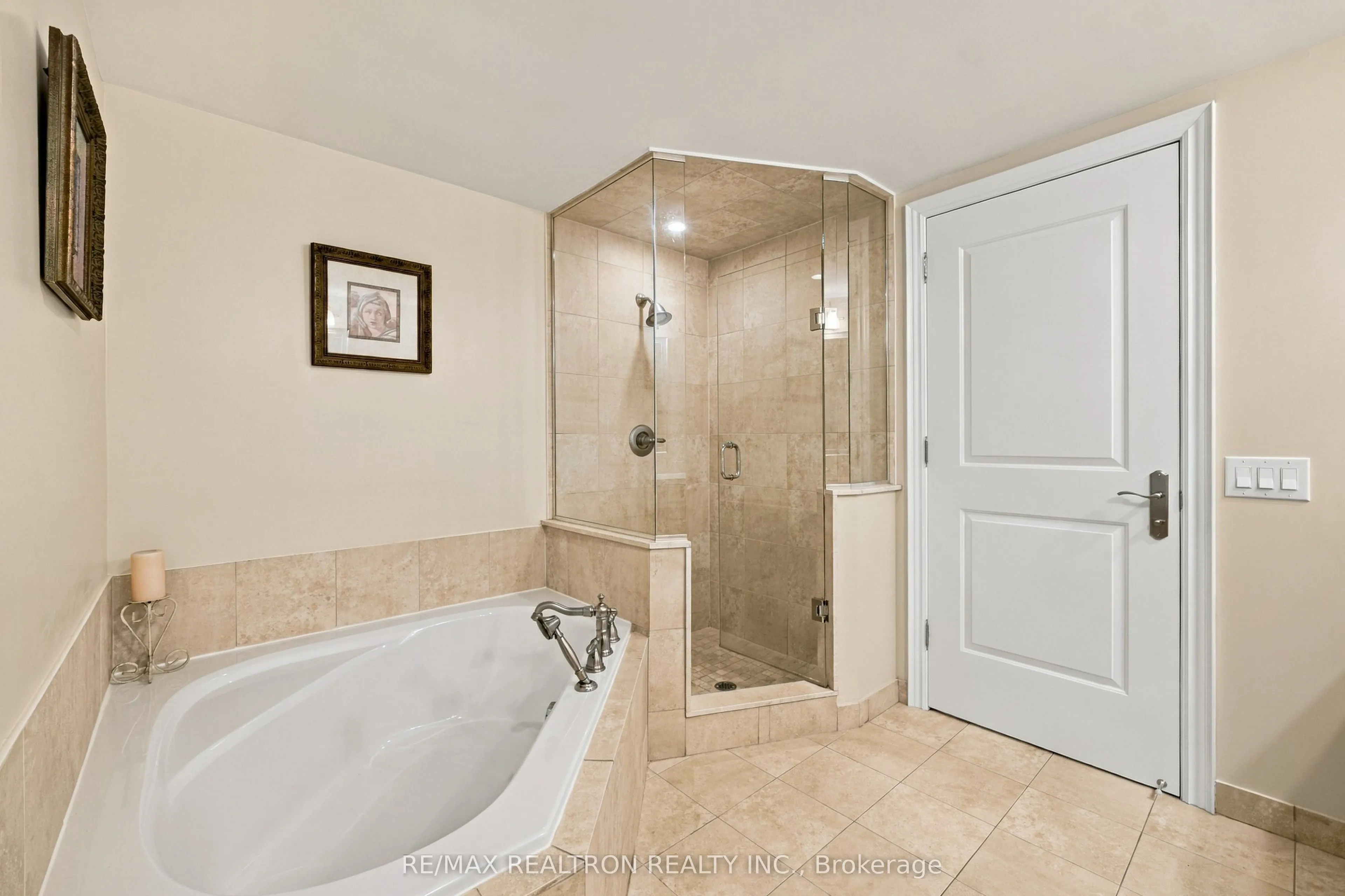 10101 Yonge Street #702