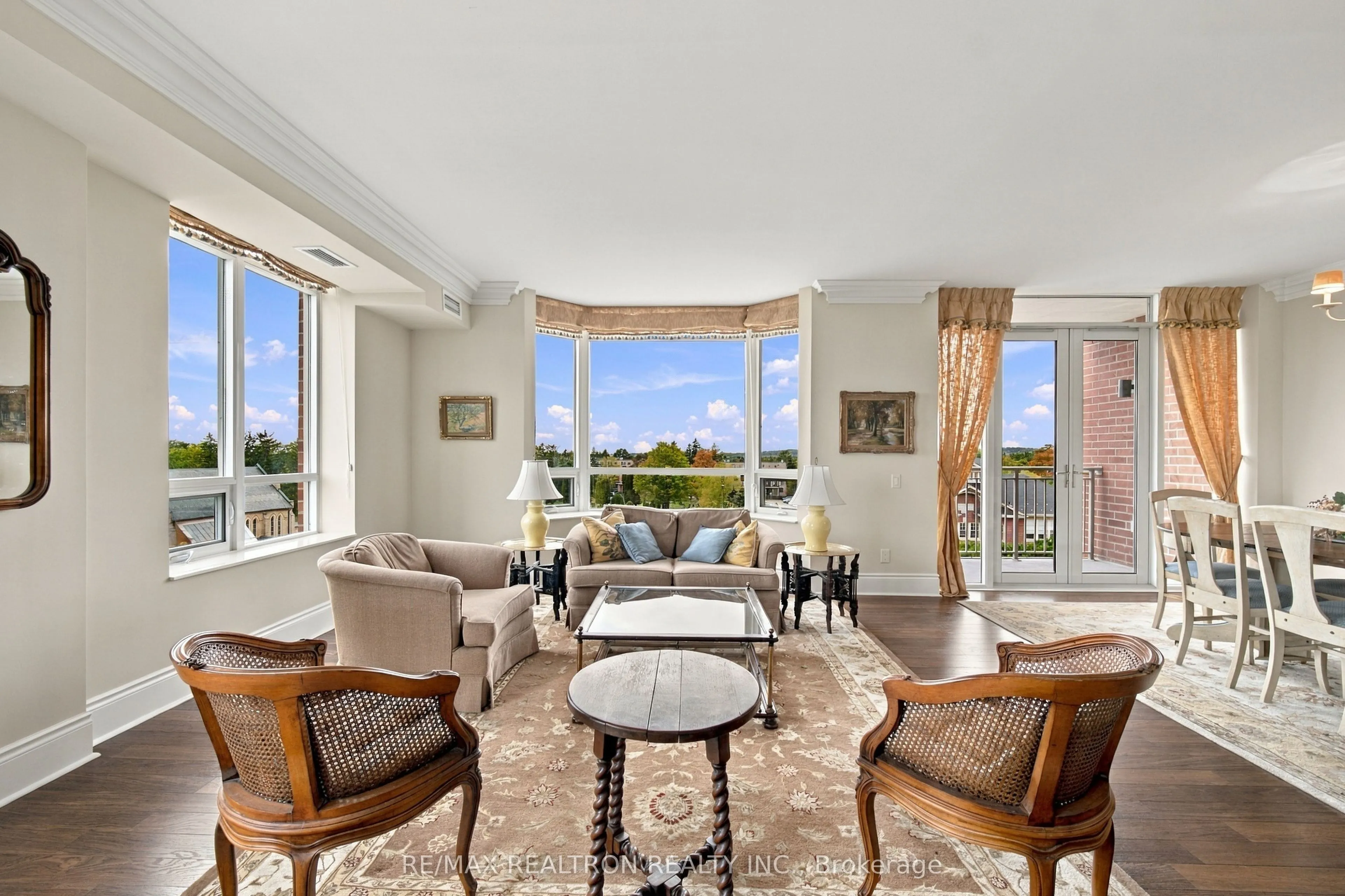 10101 Yonge Street #702