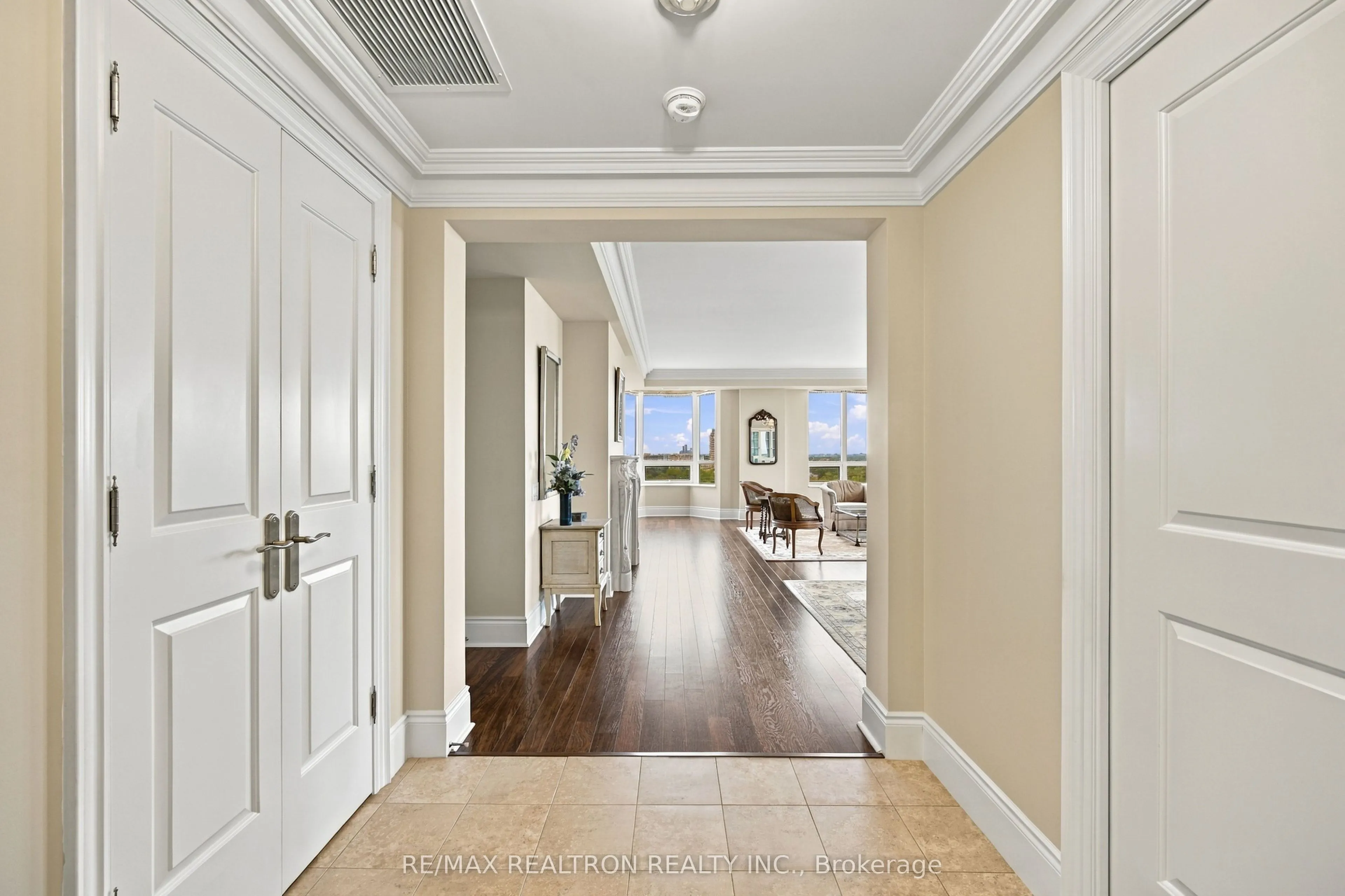10101 Yonge Street #702
