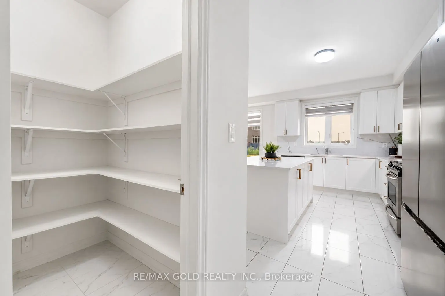 9 Sandhill Crescent