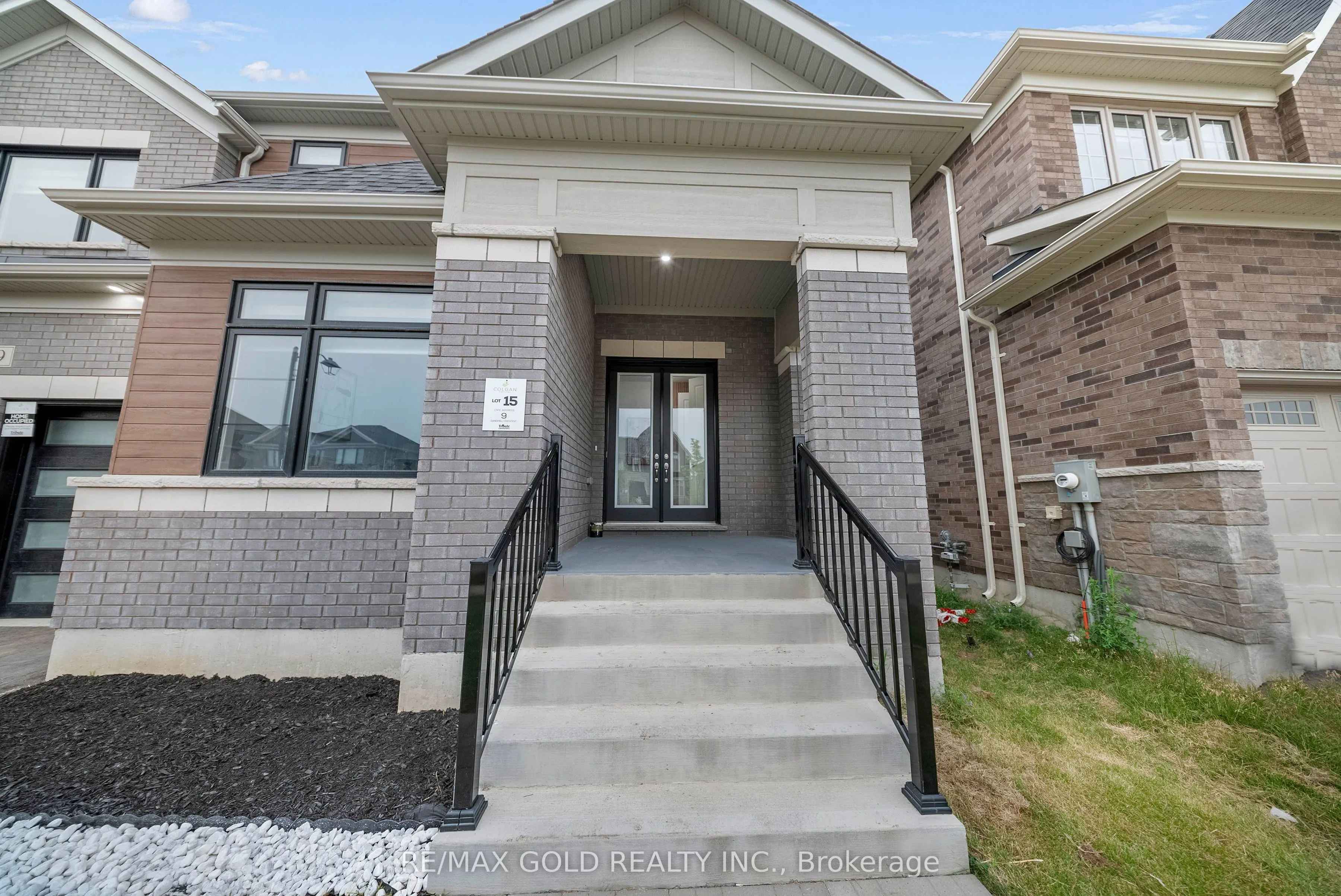 9 Sandhill Crescent
