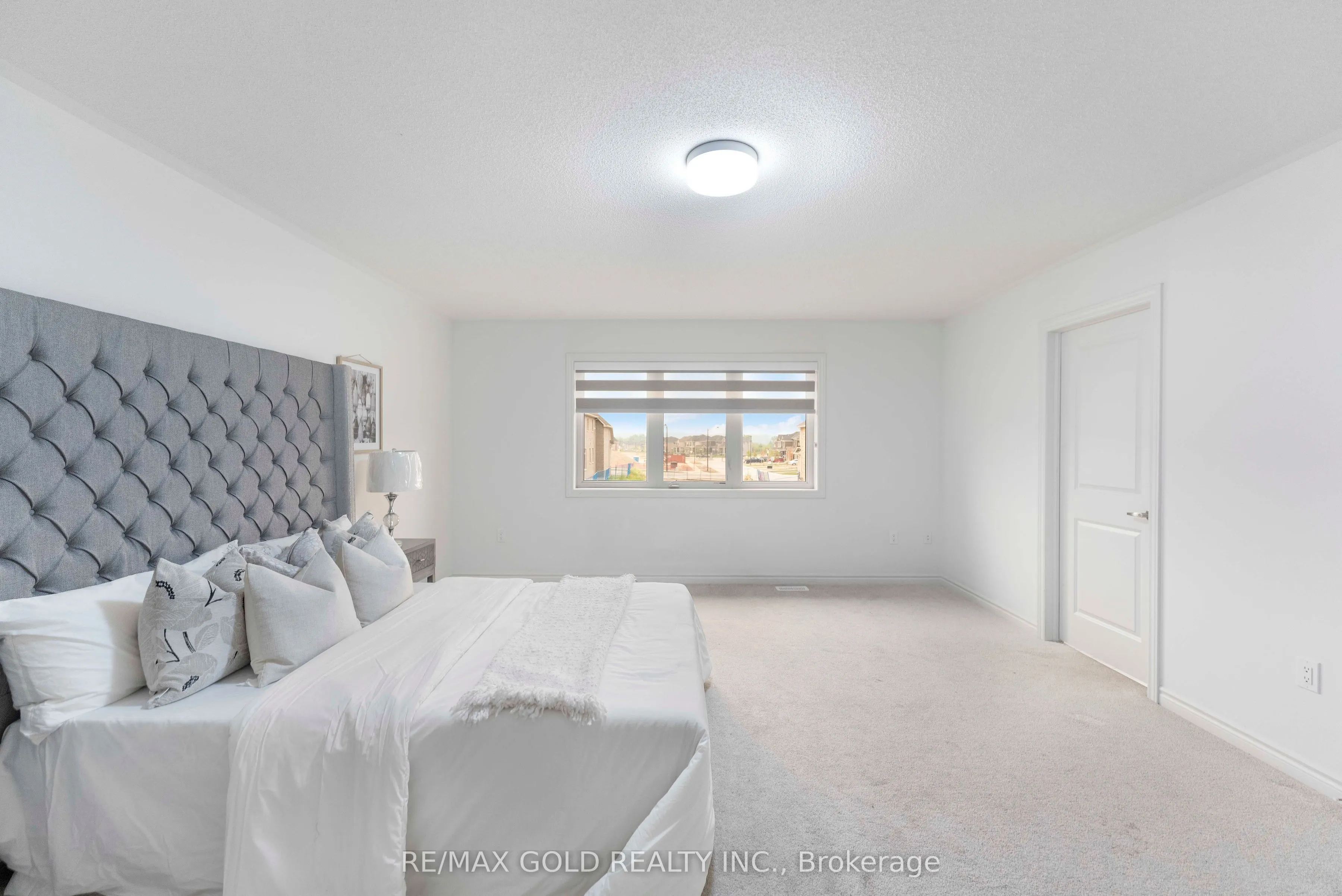 9 Sandhill Crescent