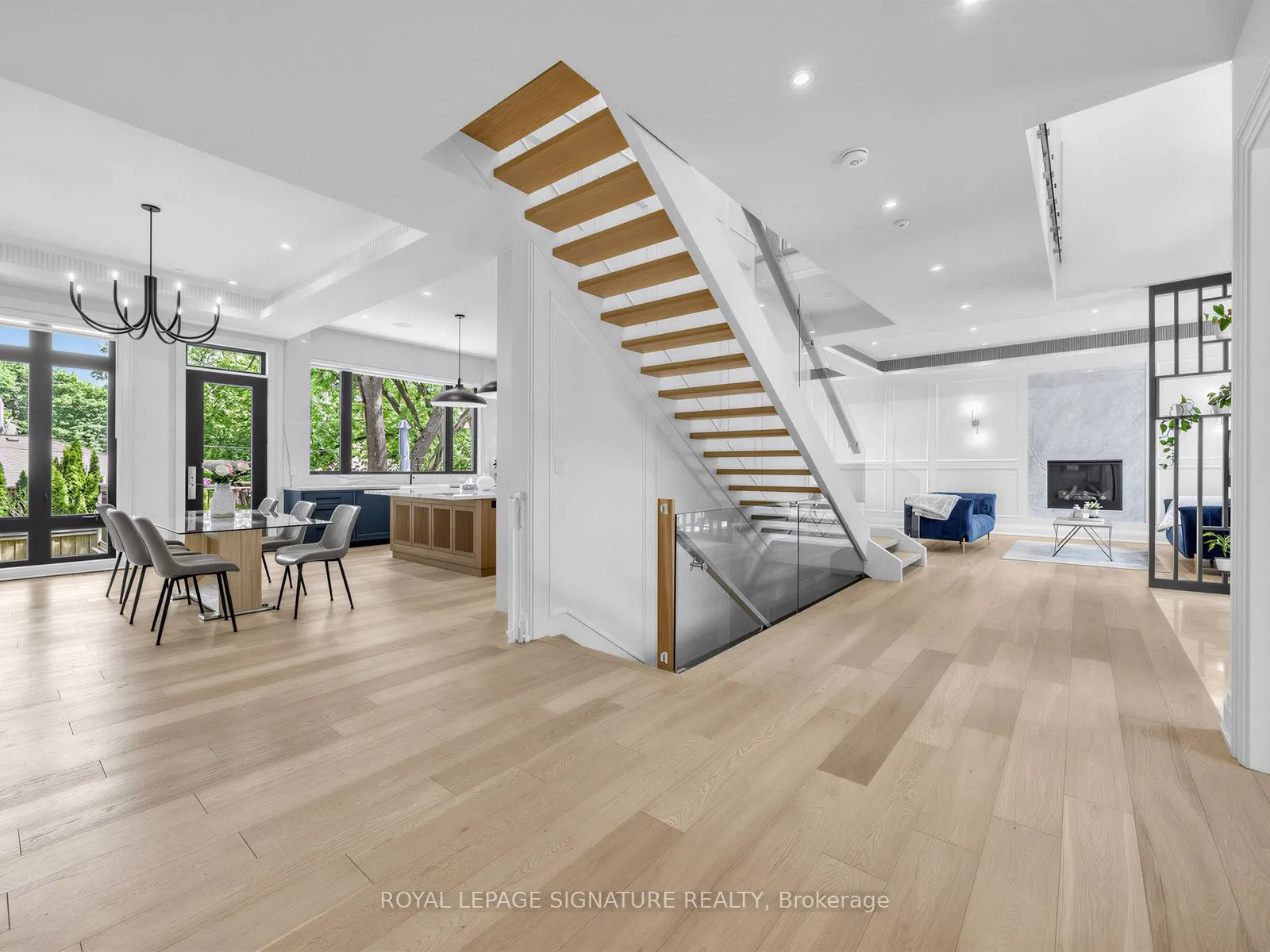 73 Starlight Crescent