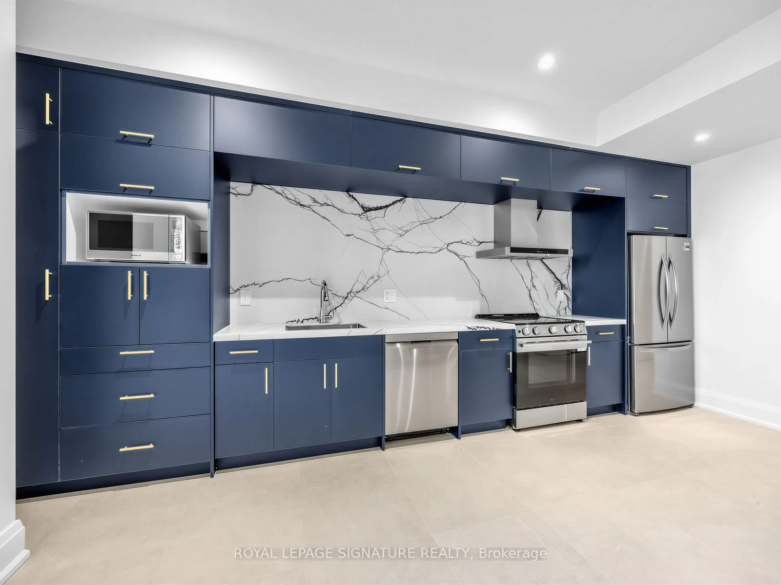 73 Starlight Crescent