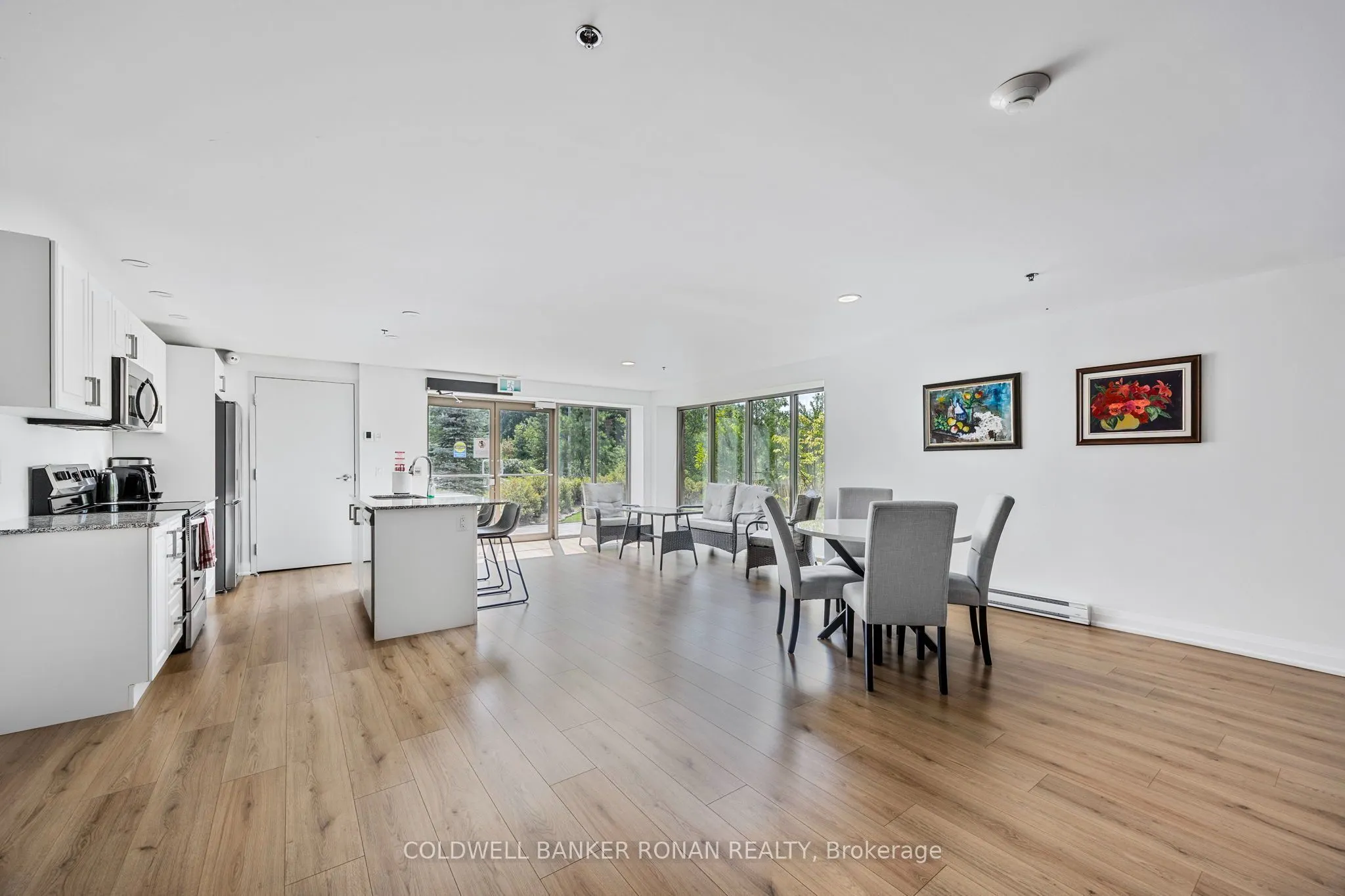 64 Queen Street S #502