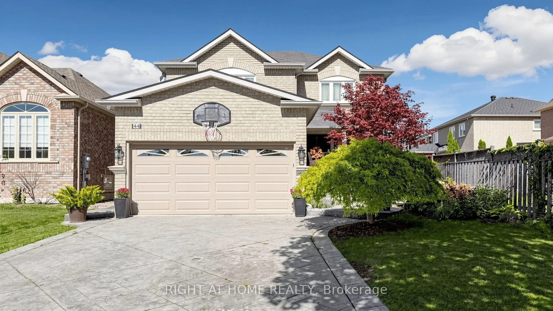 44 Robertson Close