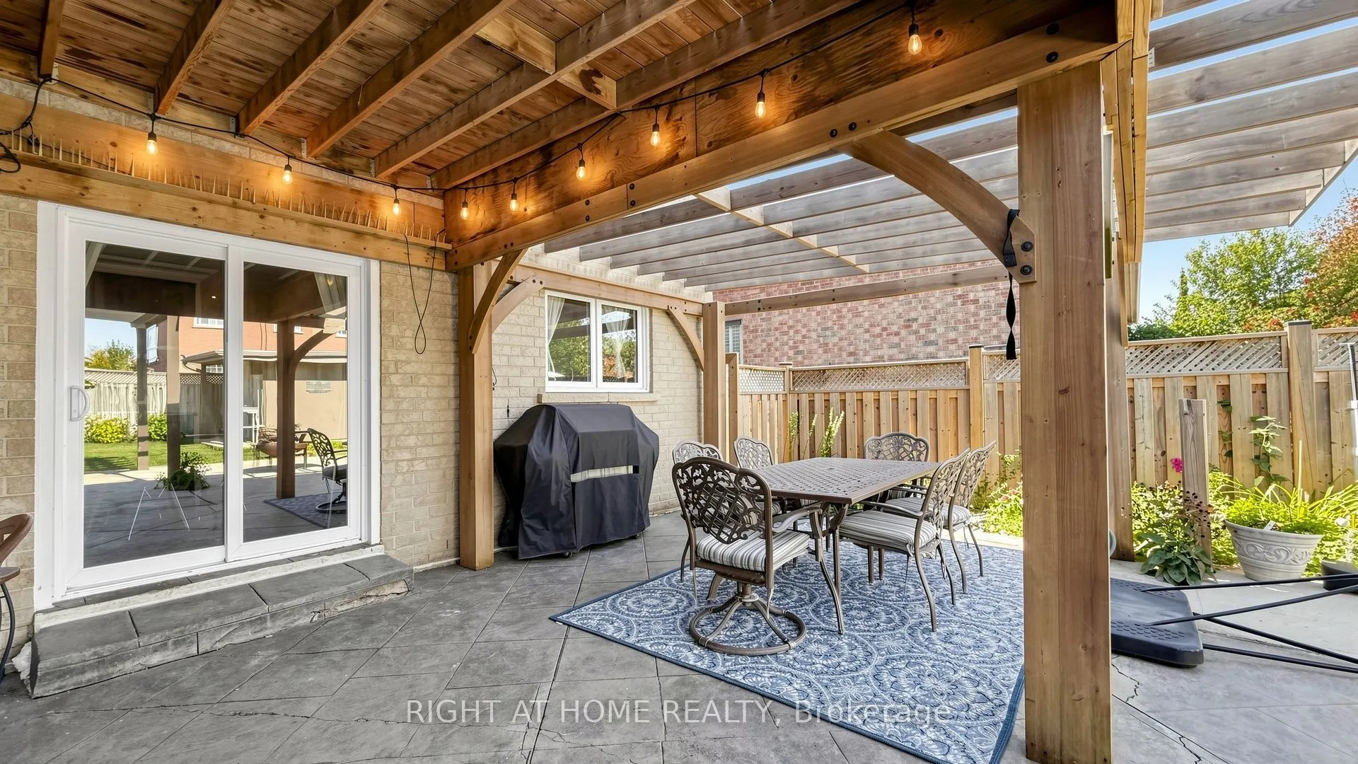 44 Robertson Close