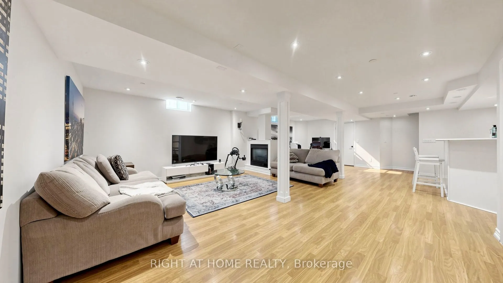 44 Robertson Close