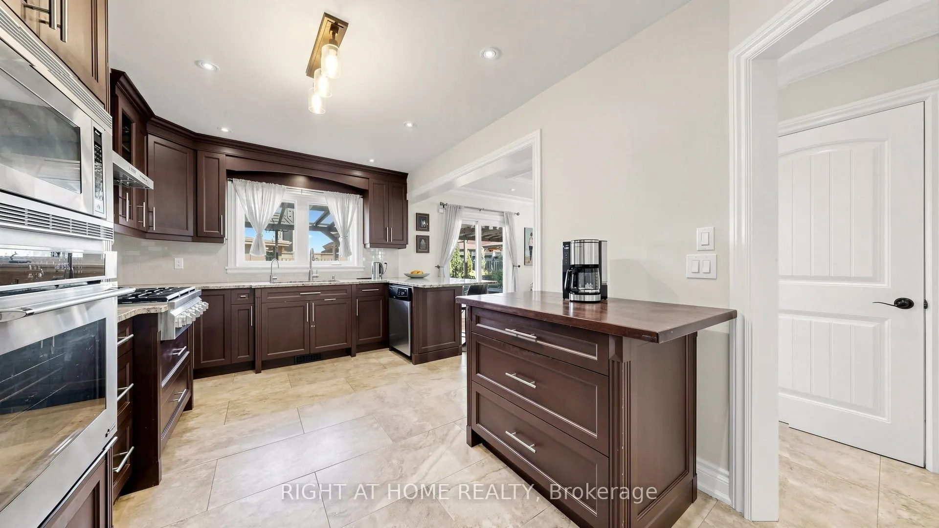 44 Robertson Close