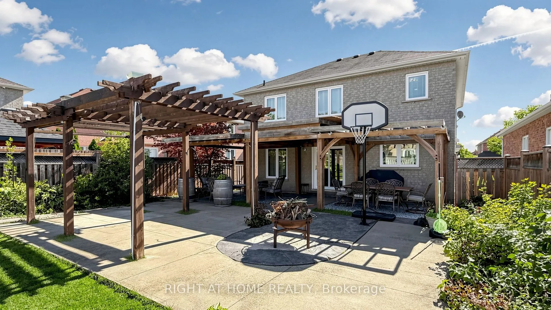 44 Robertson Close