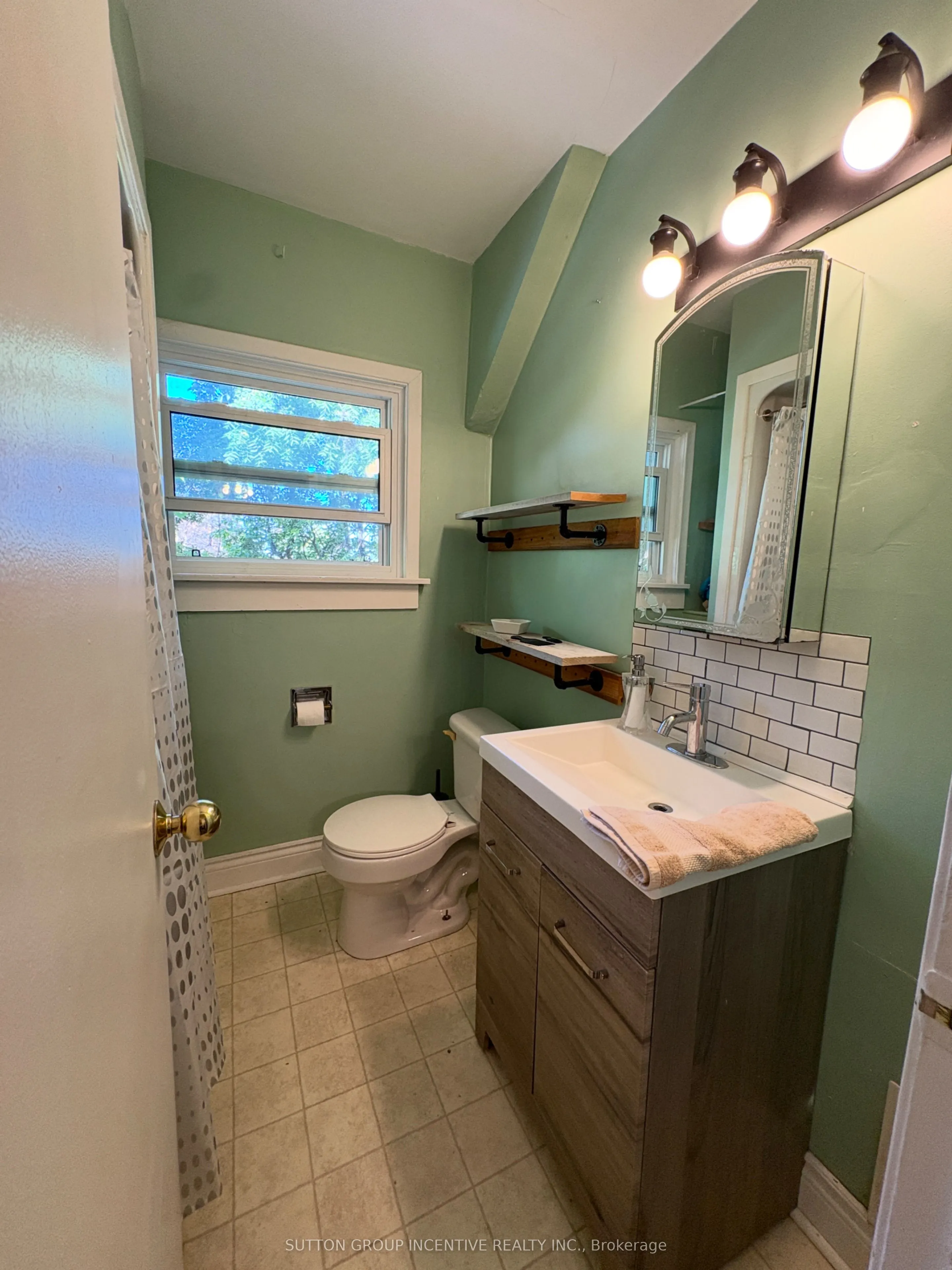 121 Main Street W ##3
