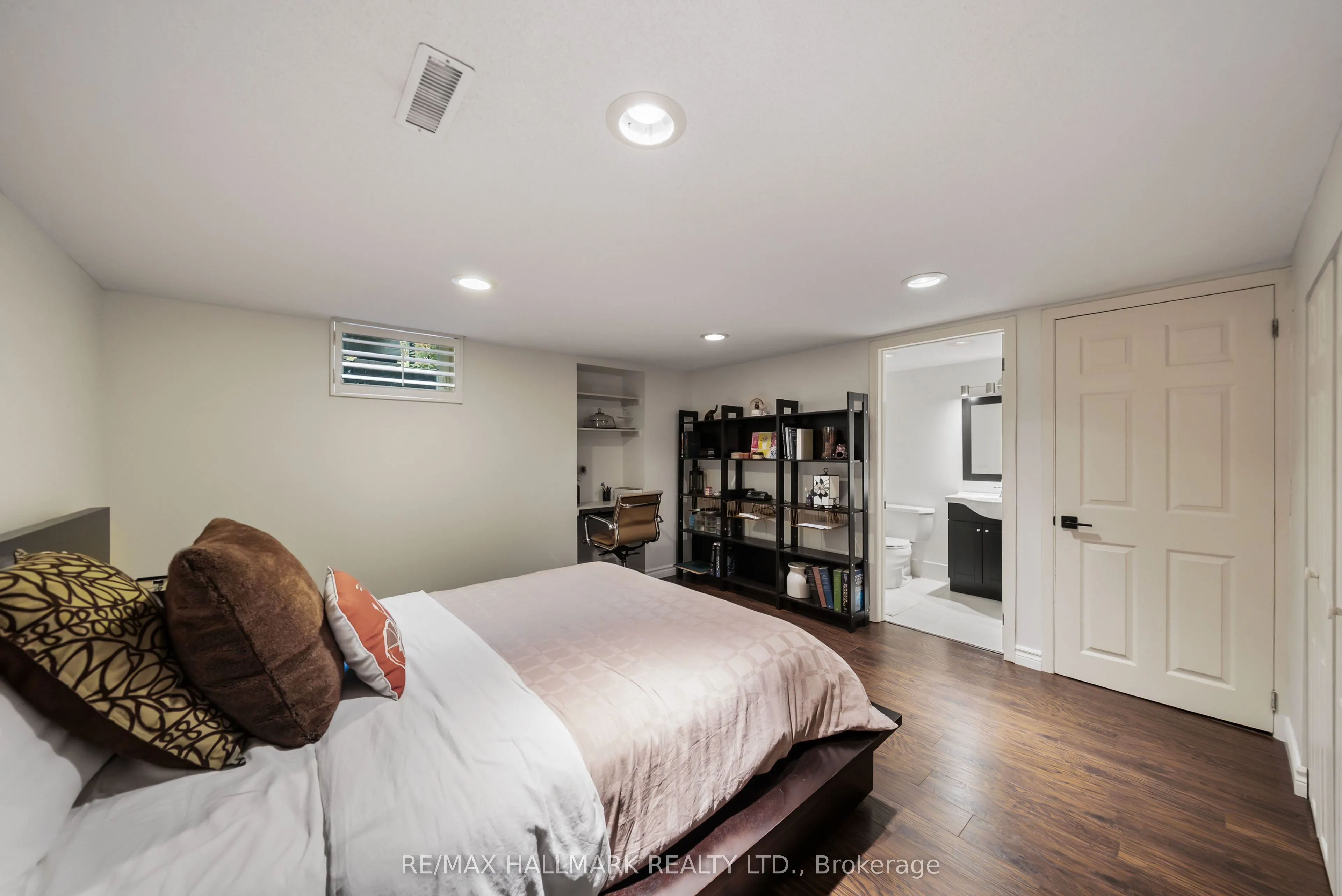 54 Theobalds Circle