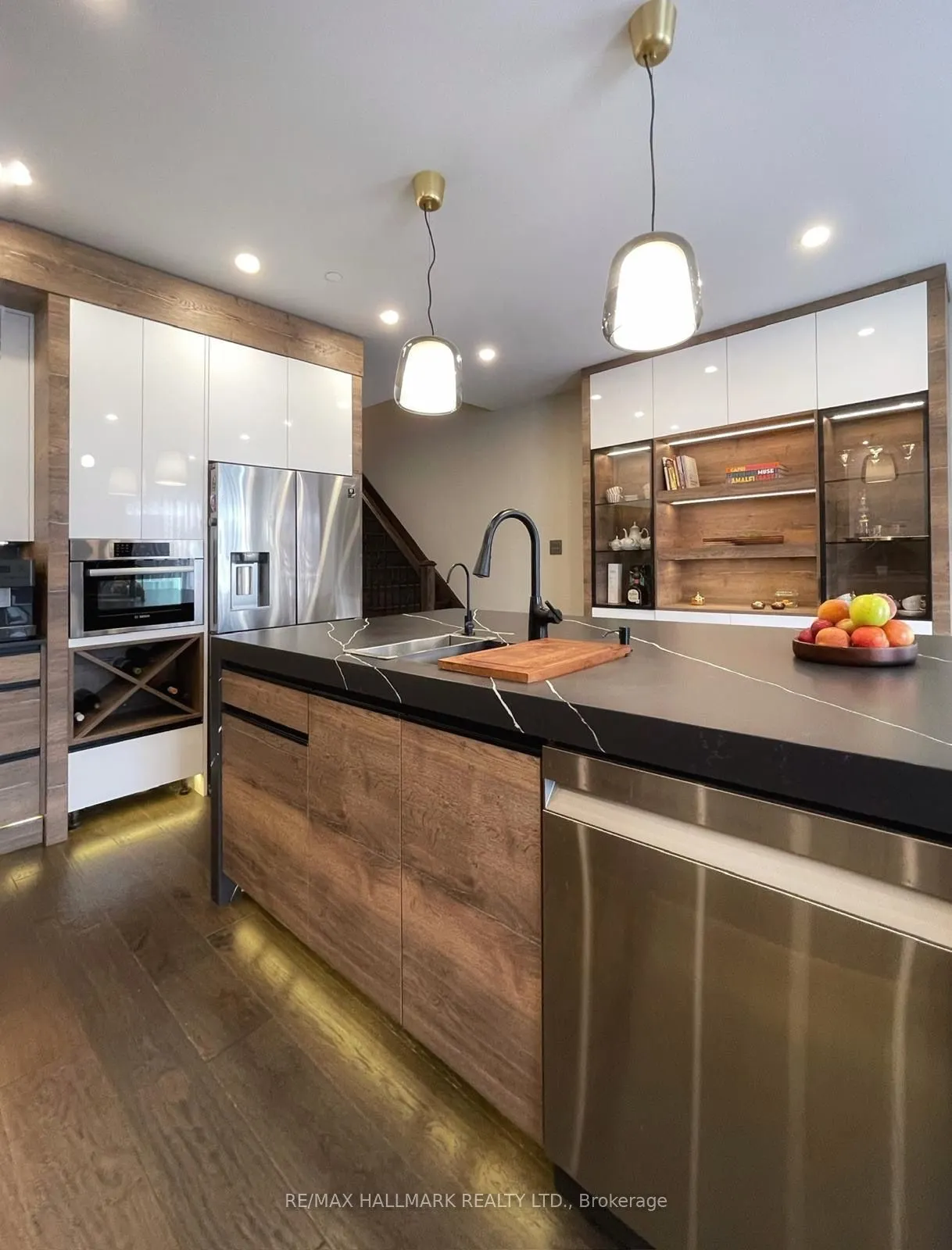 1331 Major Mackenzie Drive W #90