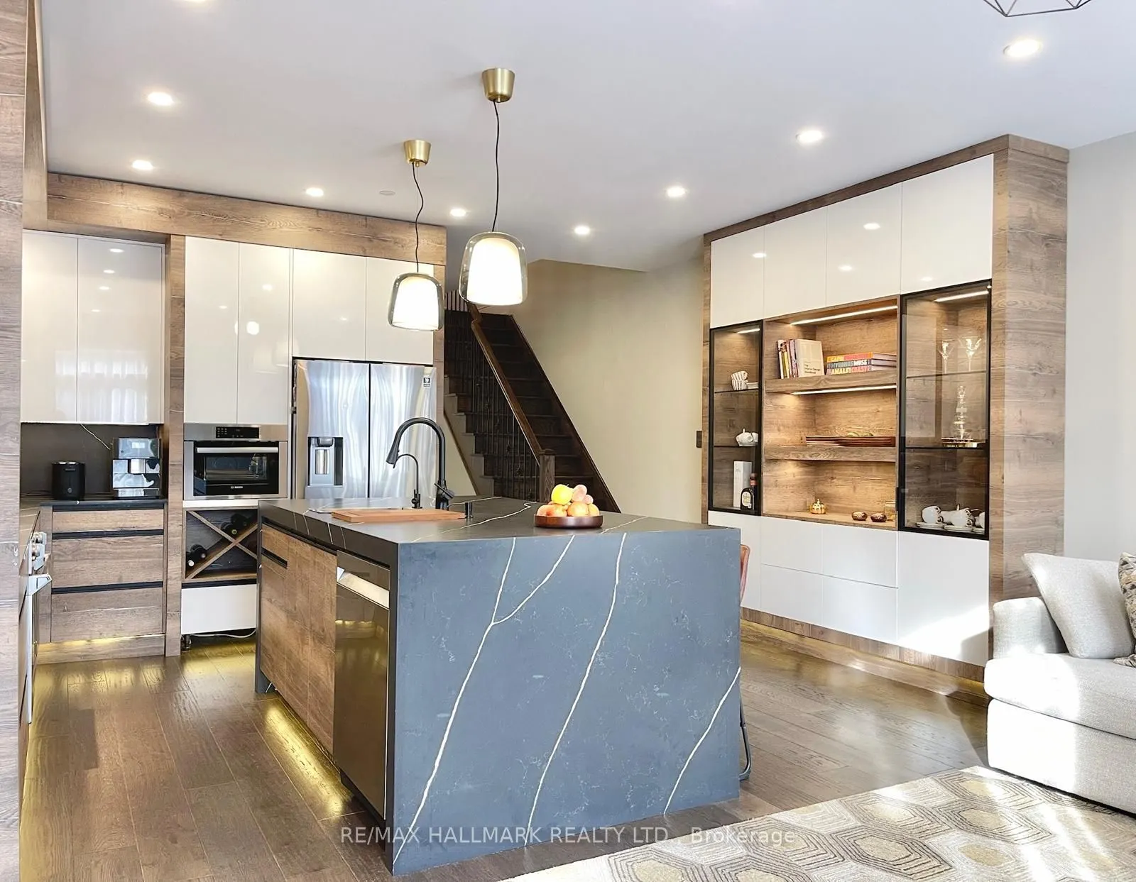 1331 Major Mackenzie Drive W #90