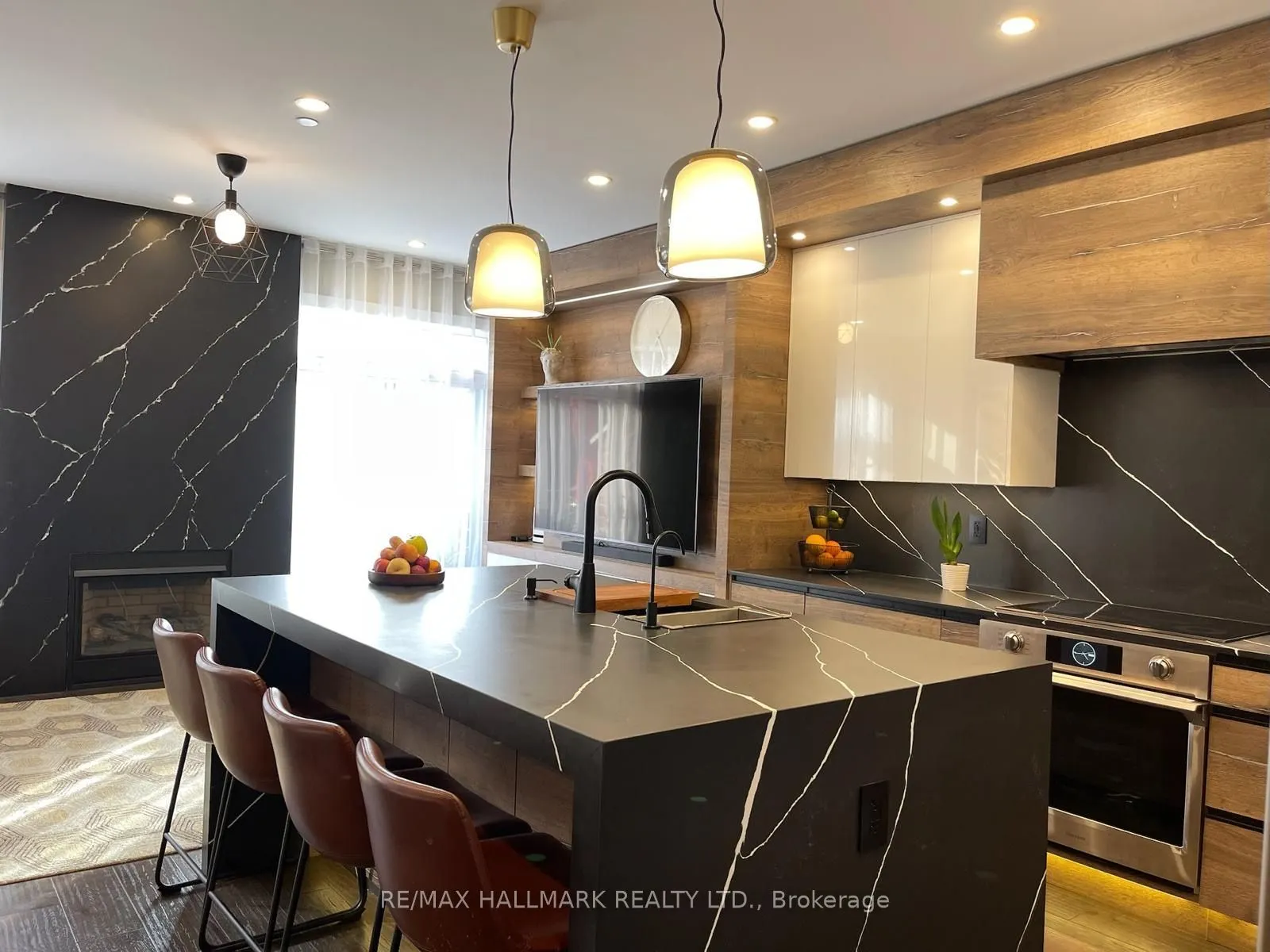 1331 Major Mackenzie Drive W #90