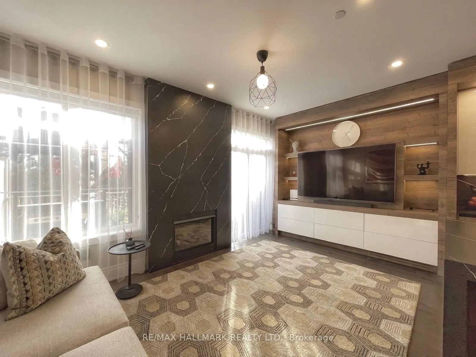 1331 Major Mackenzie Drive W #90