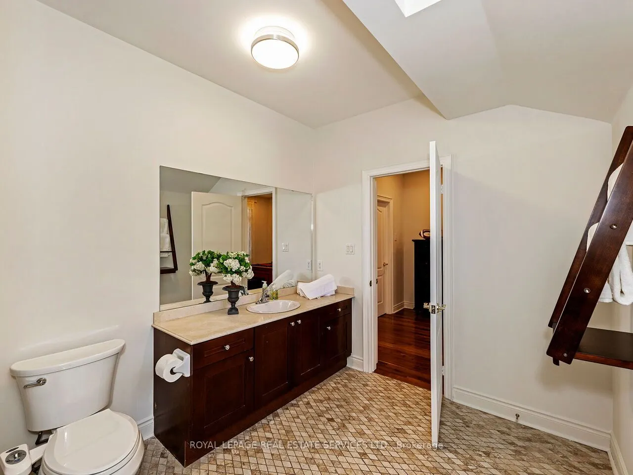 11 Beauvista Court