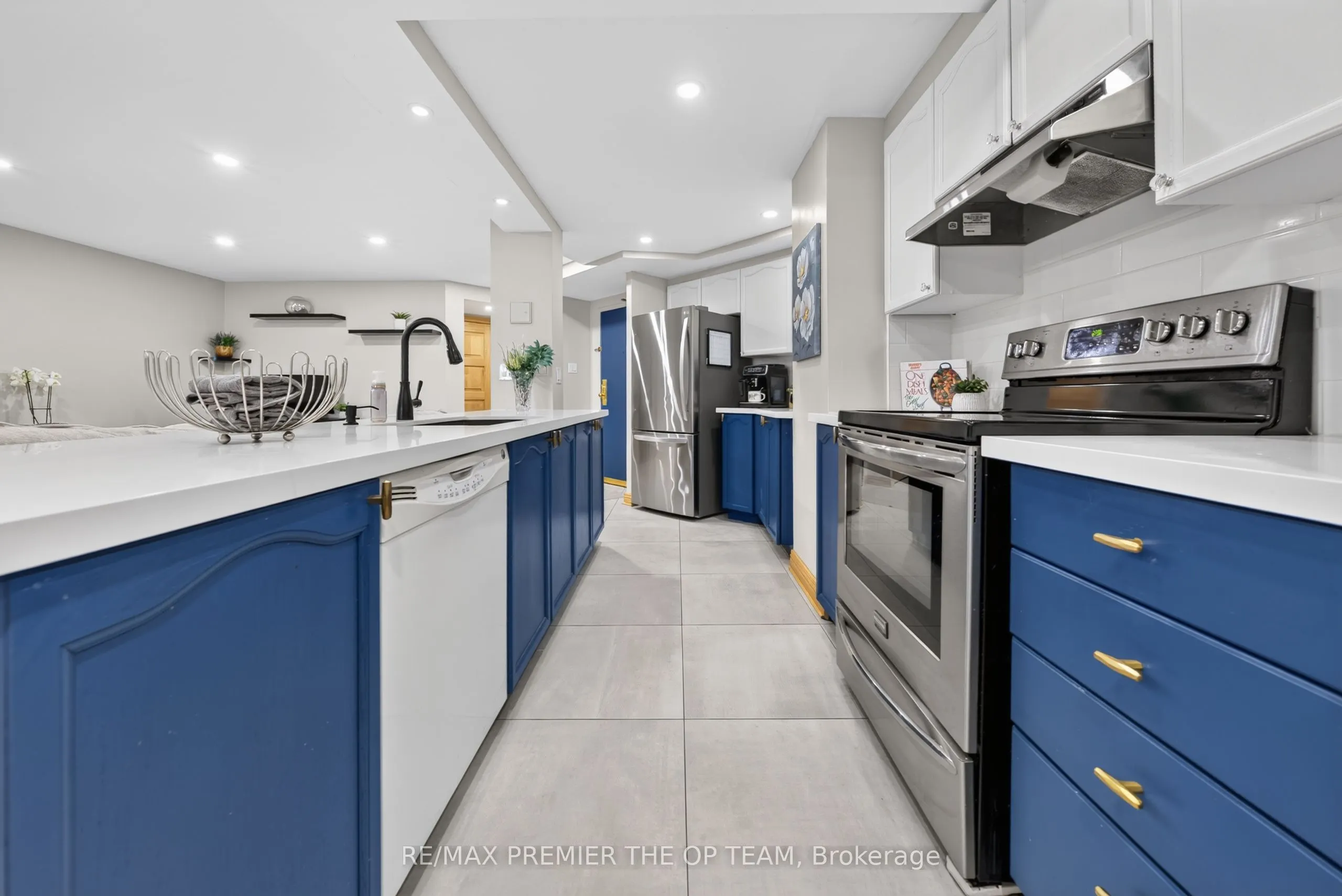 100 Arbors Lane #404
