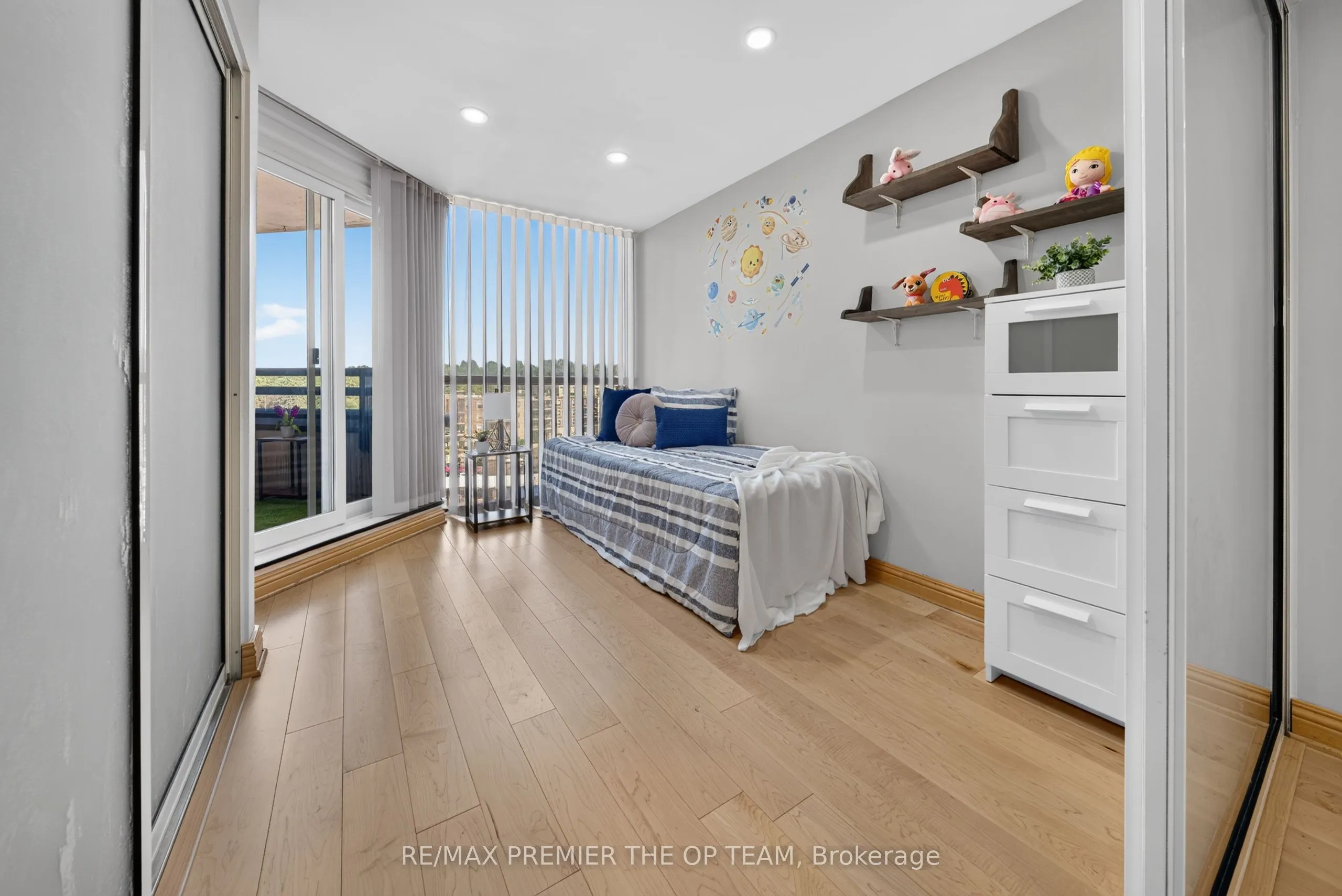 100 Arbors Lane #404