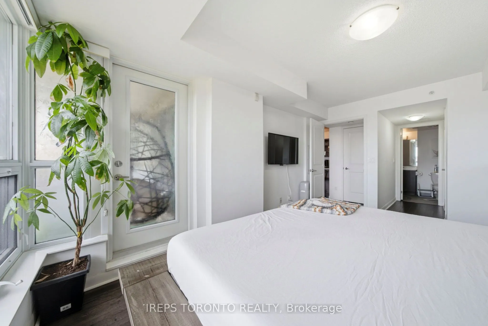 75 Norman Bethune Avenue #209