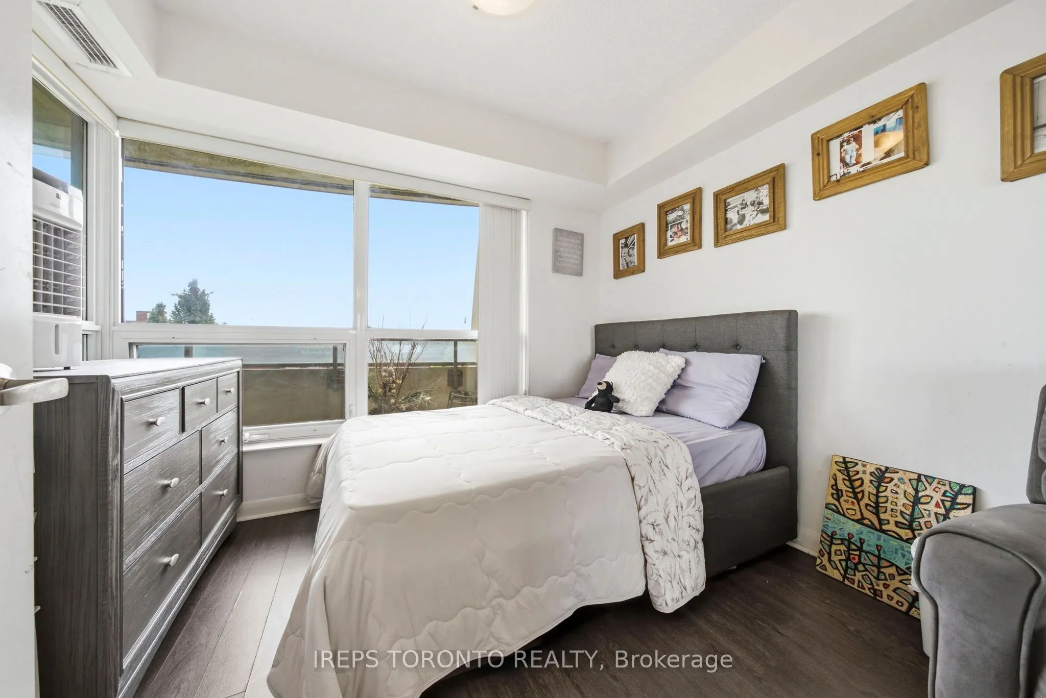 75 Norman Bethune Avenue #209