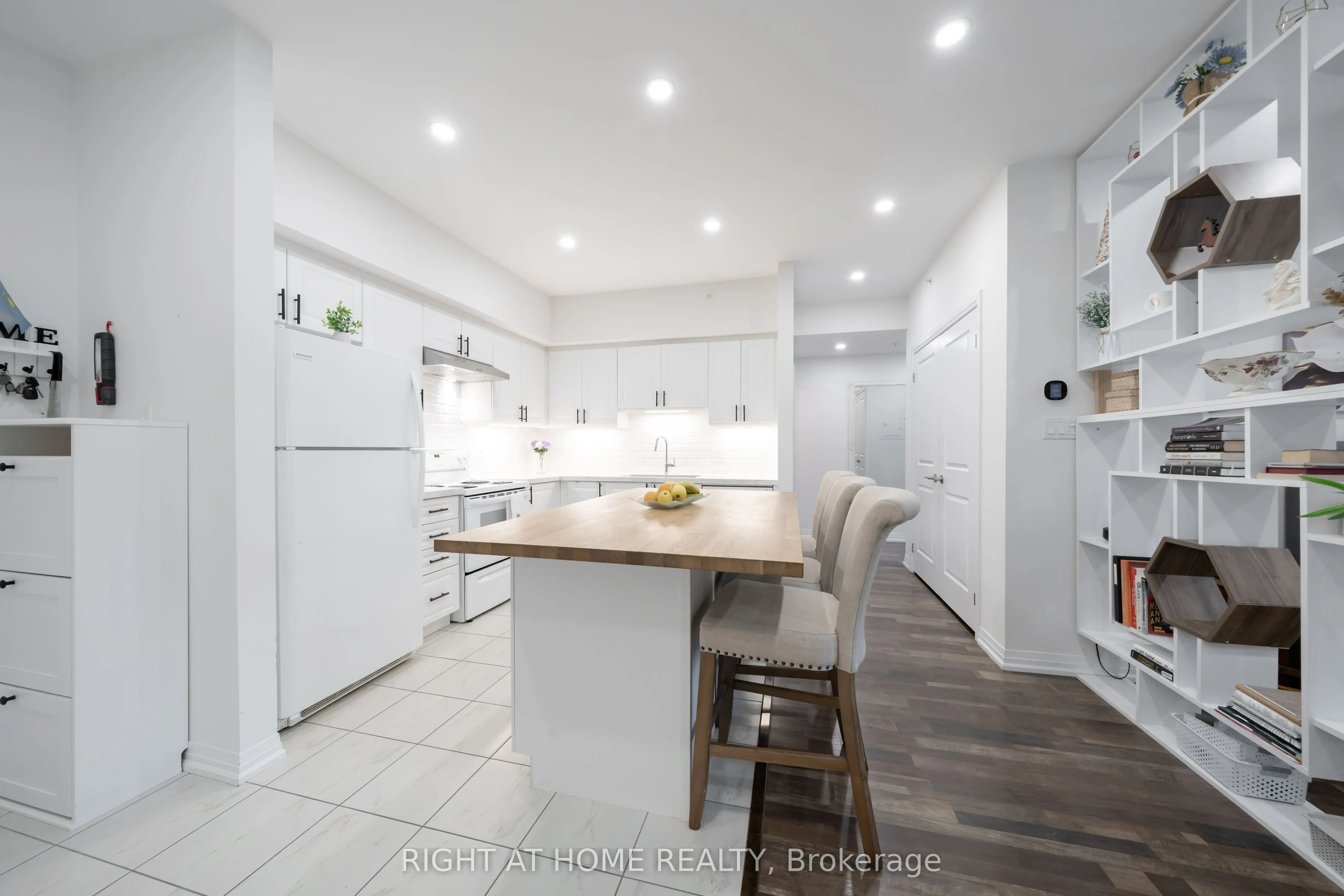 157 Wellington Street E #304