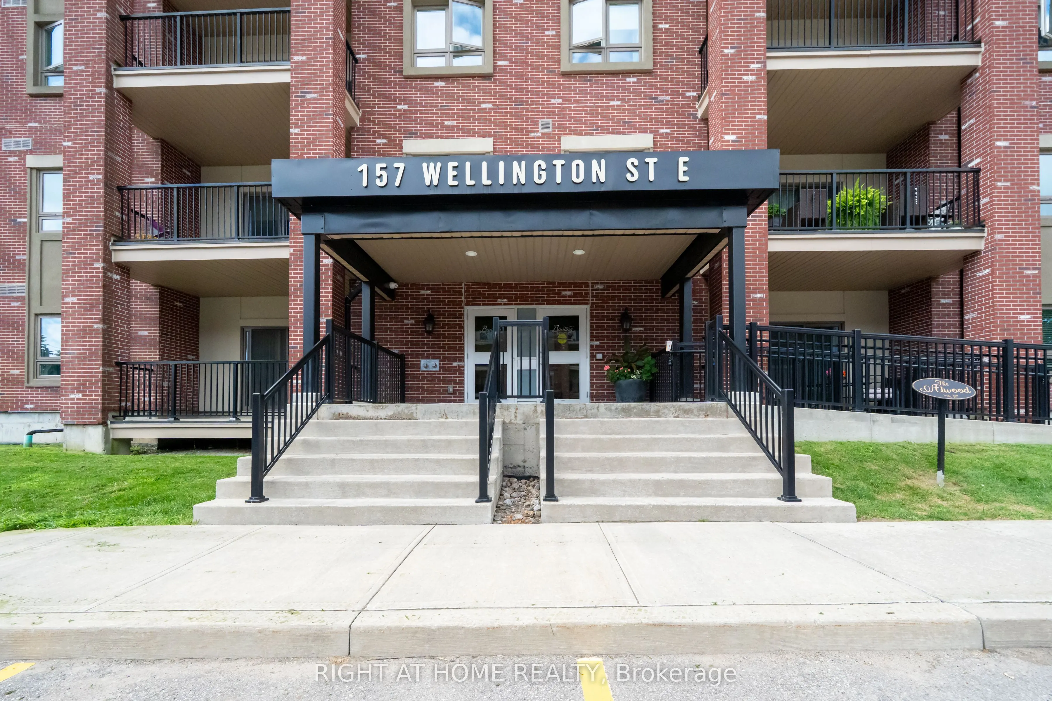 157 Wellington Street E #304