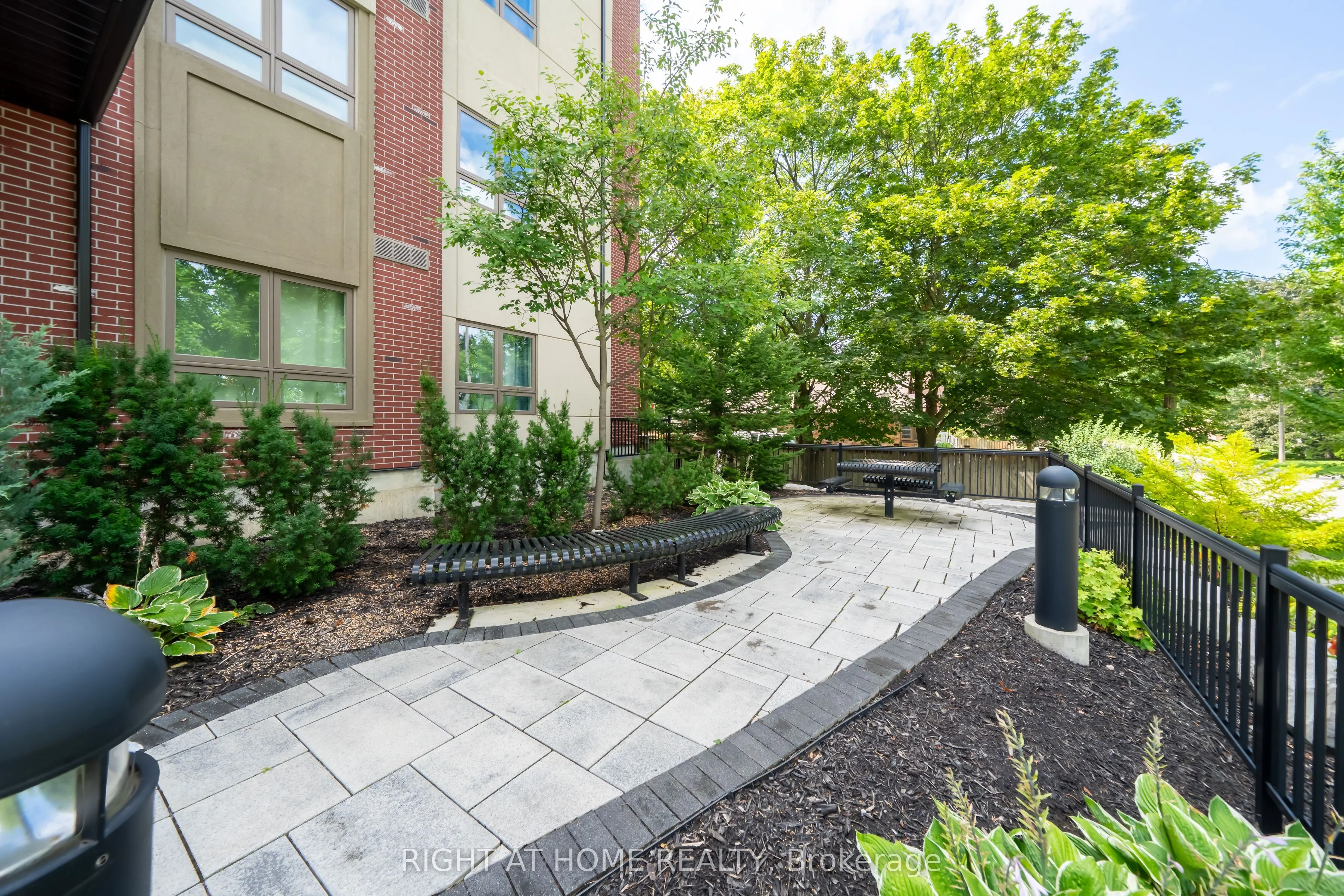 157 Wellington Street E #304