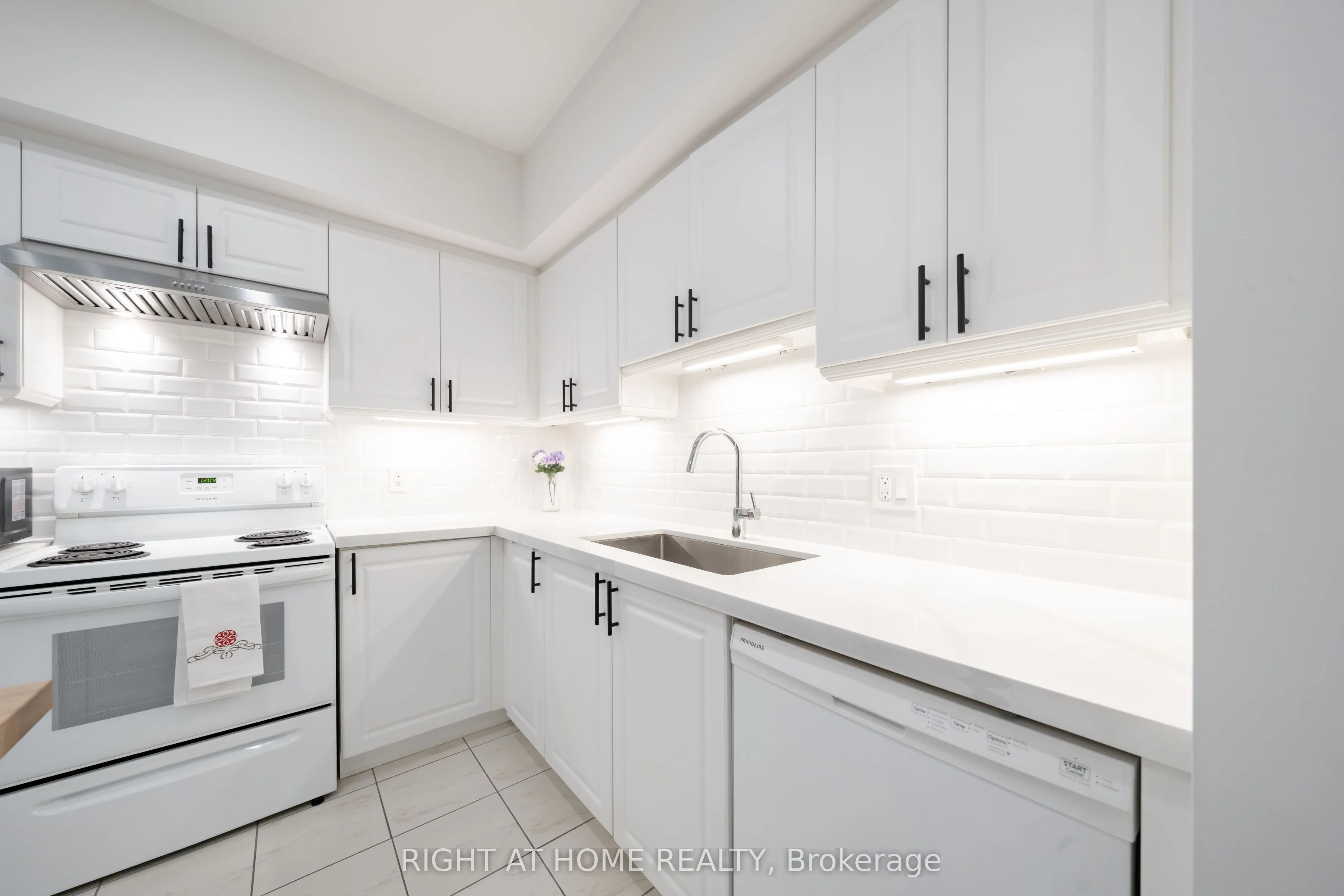 157 Wellington Street E #304
