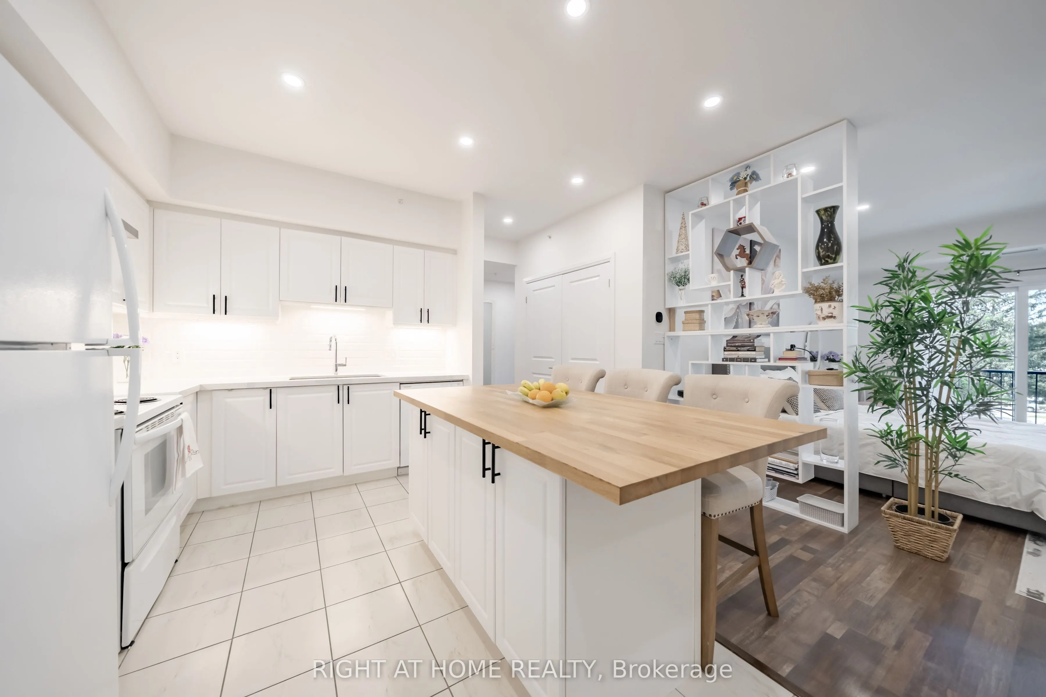 157 Wellington Street E #304