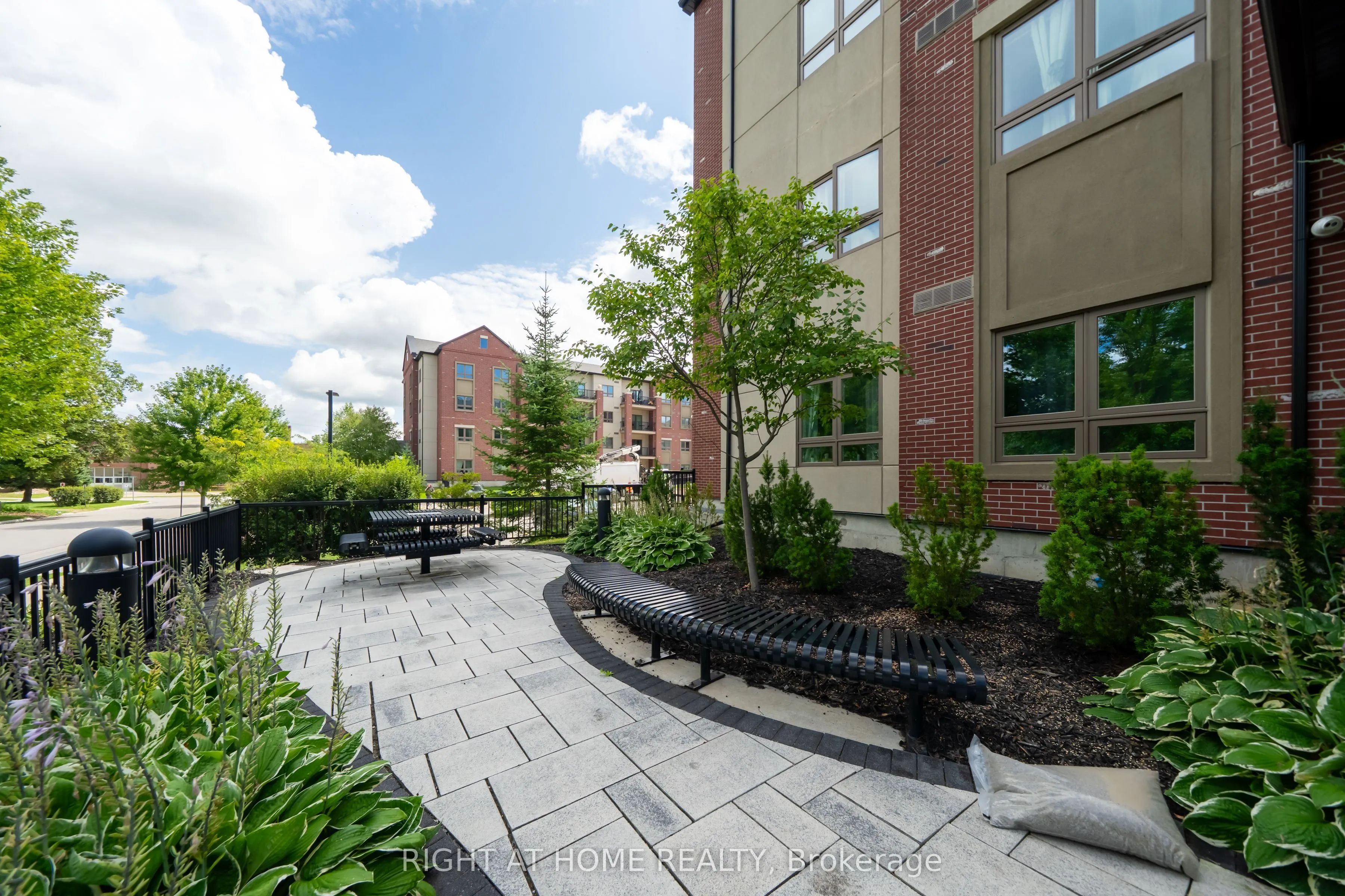 157 Wellington Street E #304