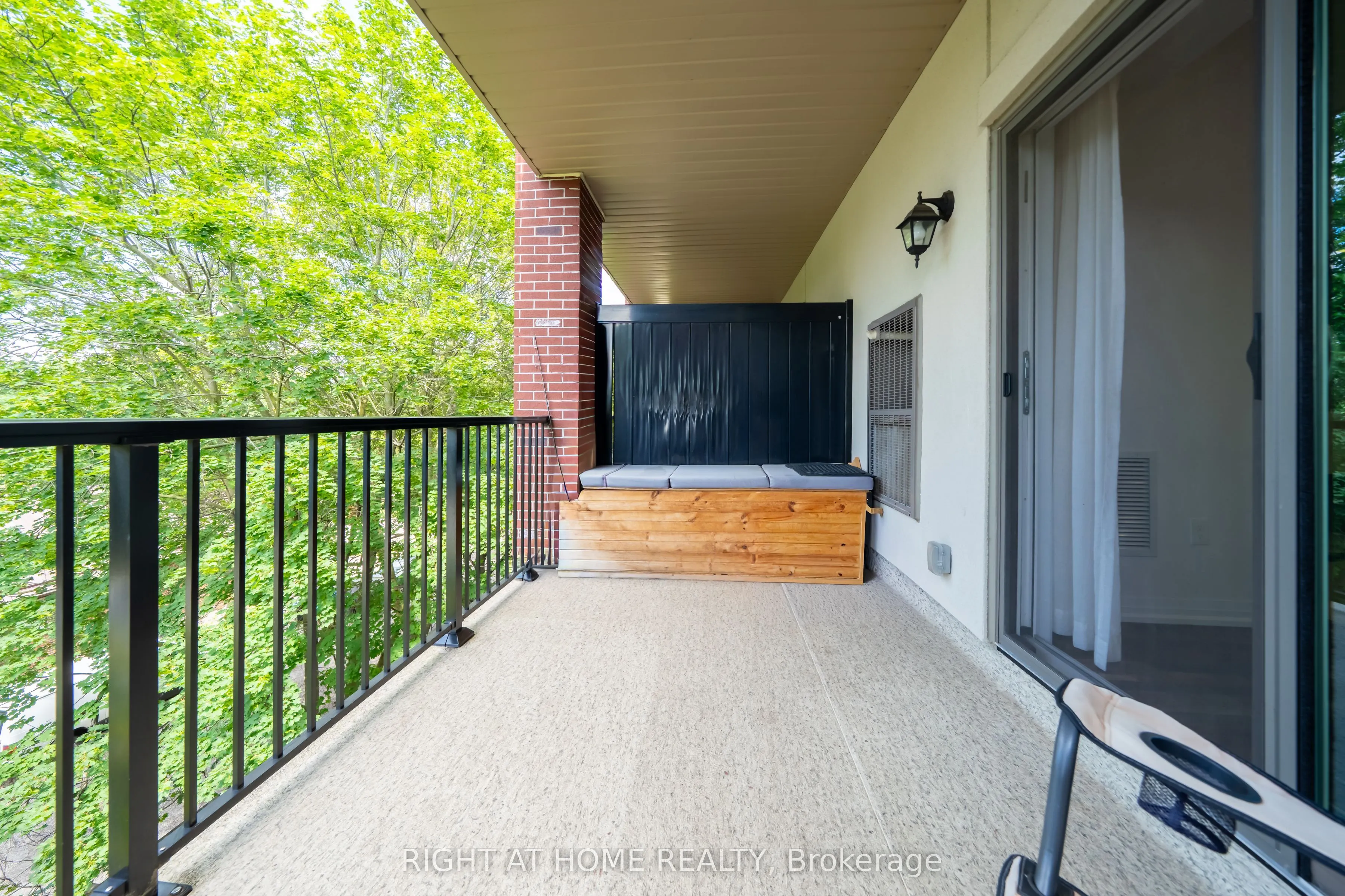 157 Wellington Street E #304
