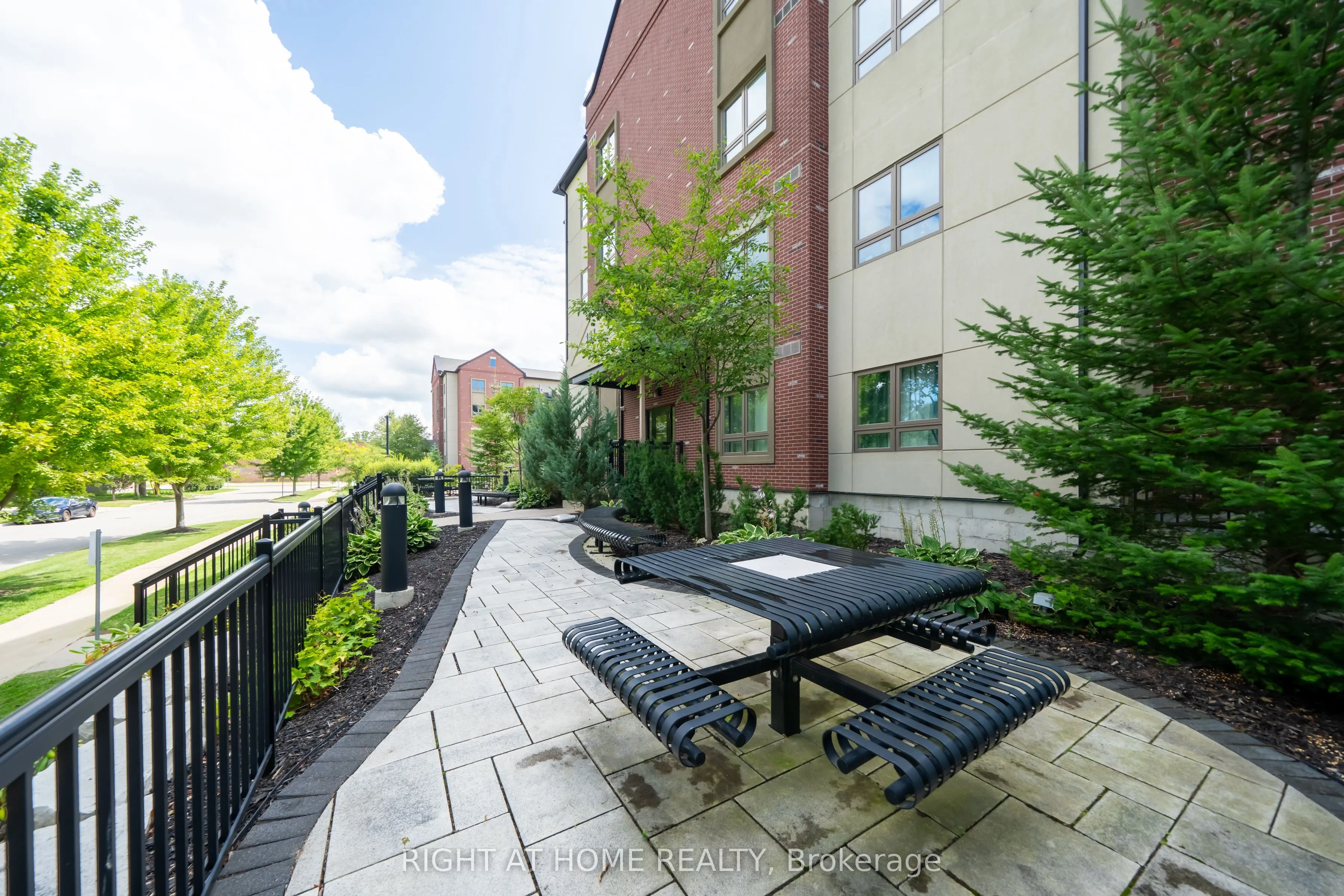 157 Wellington Street E #304