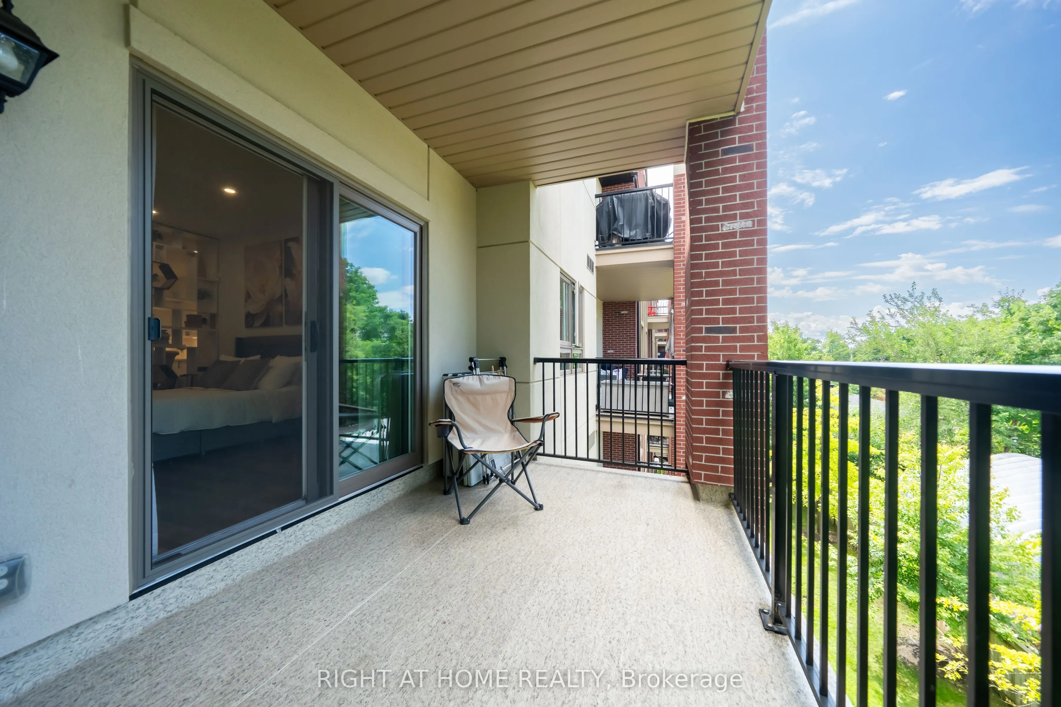 157 Wellington Street E #304