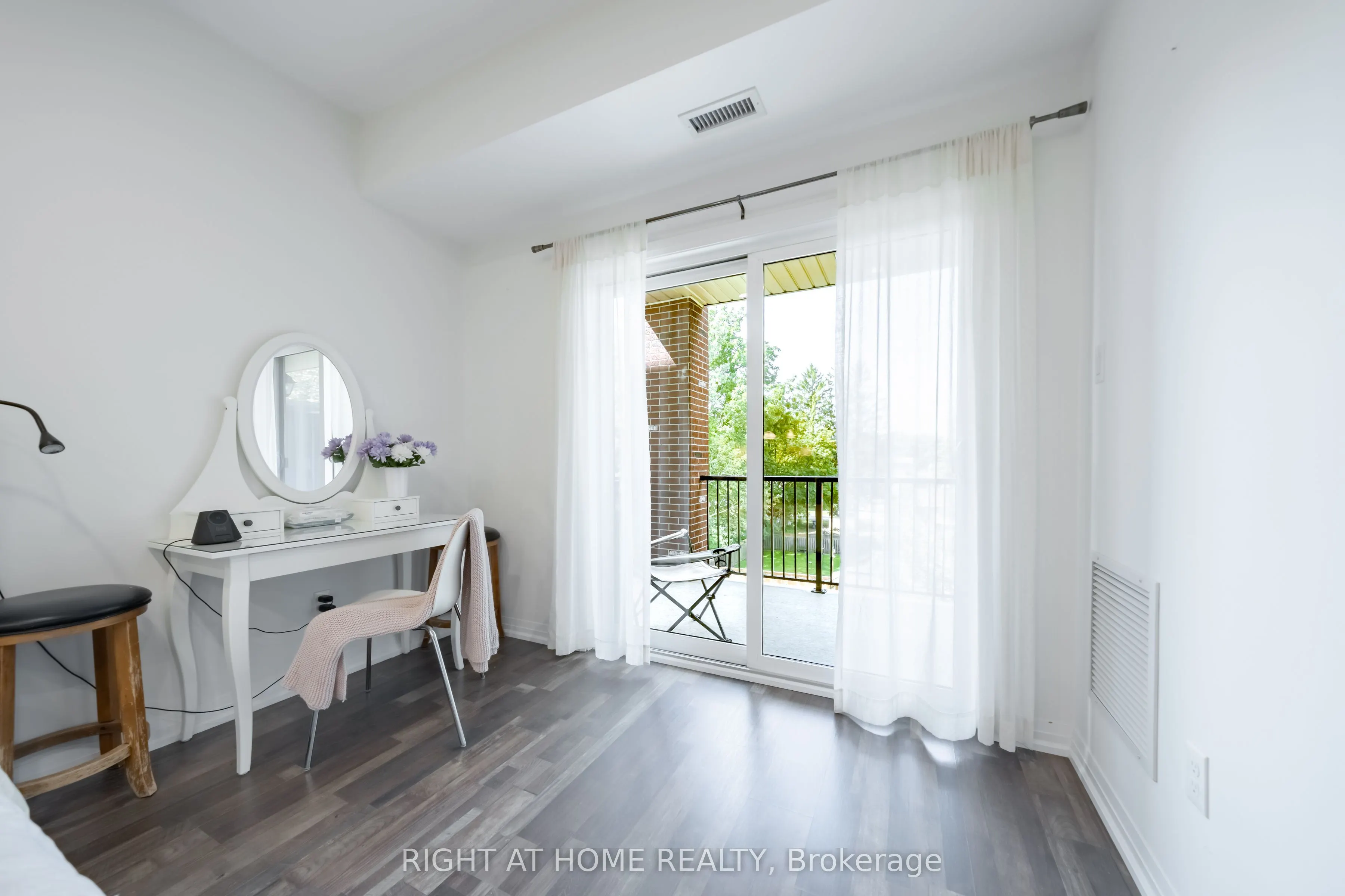157 Wellington Street E #304