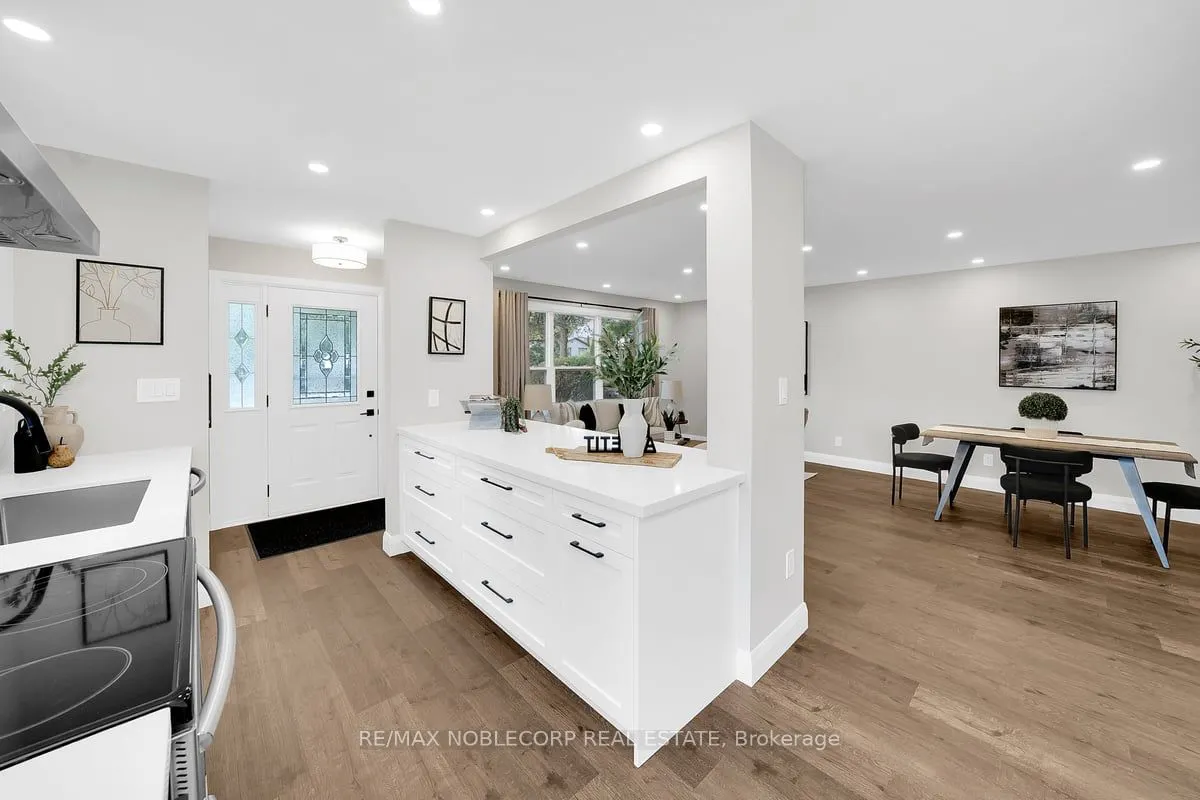 163 Main Street W