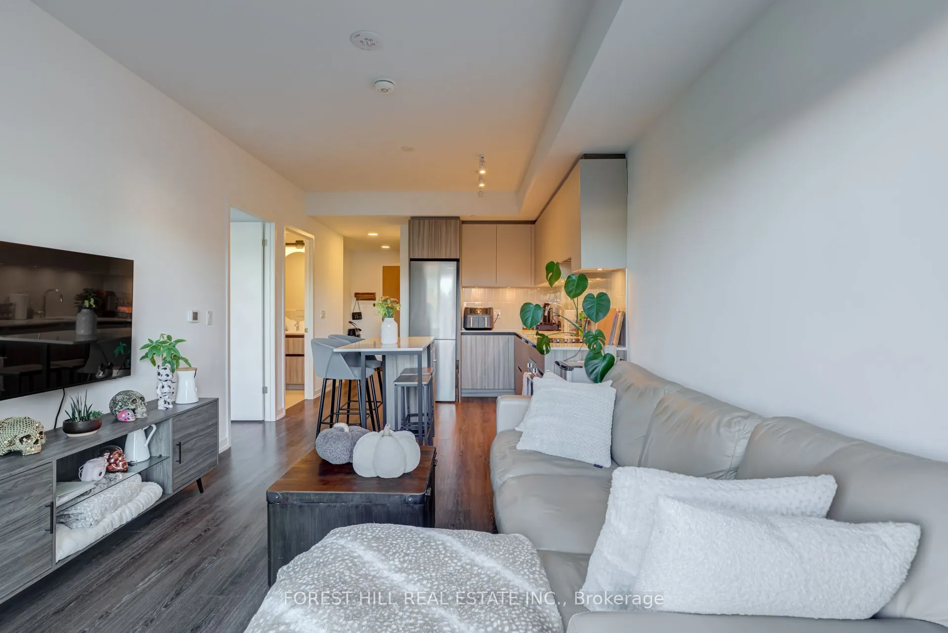 8 Beverley Glen Boulevard #217