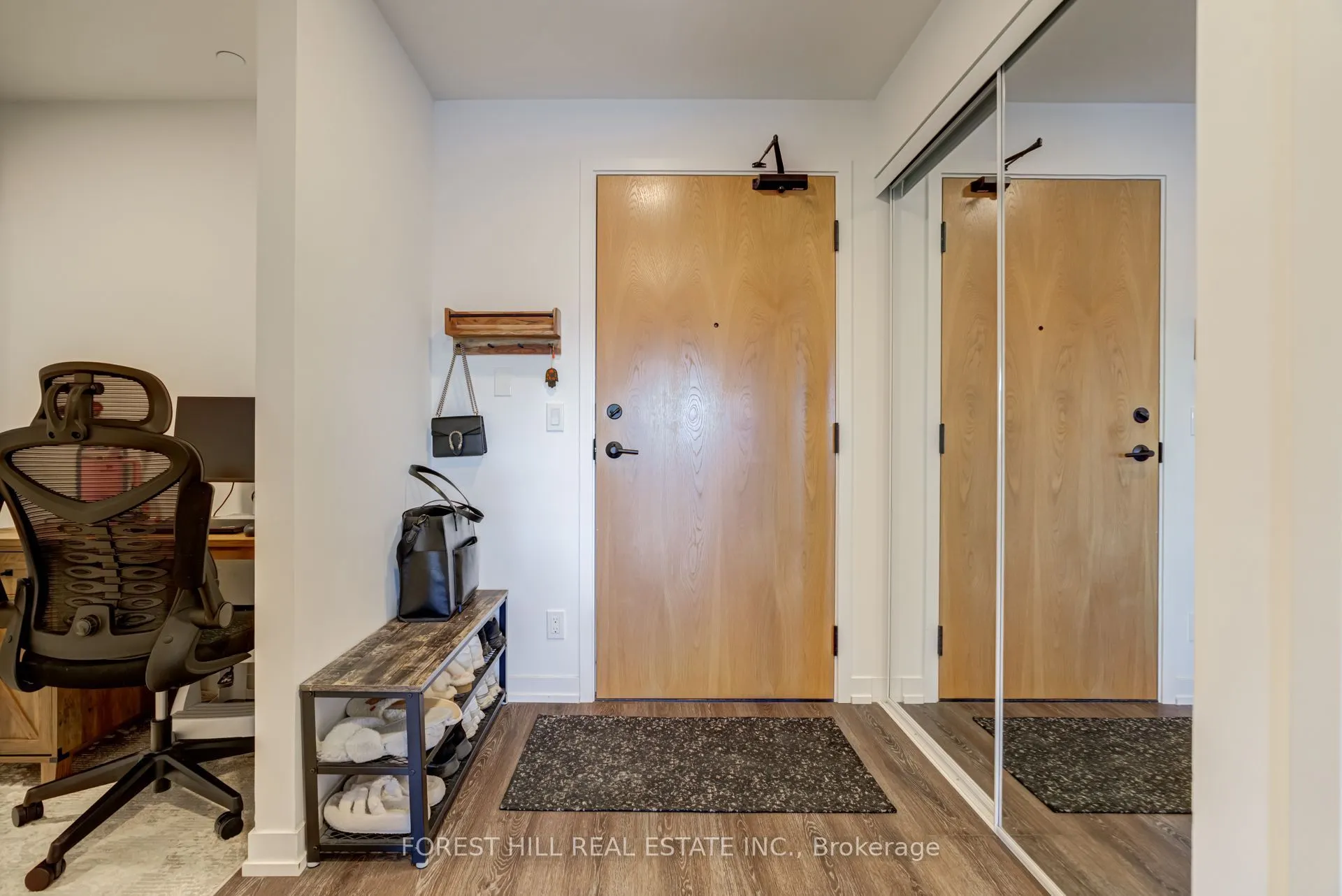 8 Beverley Glen Boulevard #217