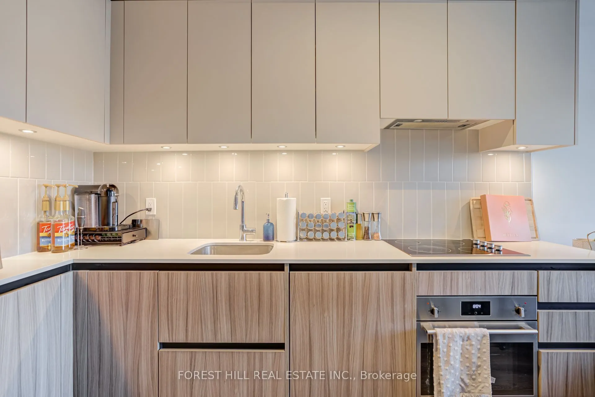 8 Beverley Glen Boulevard #217