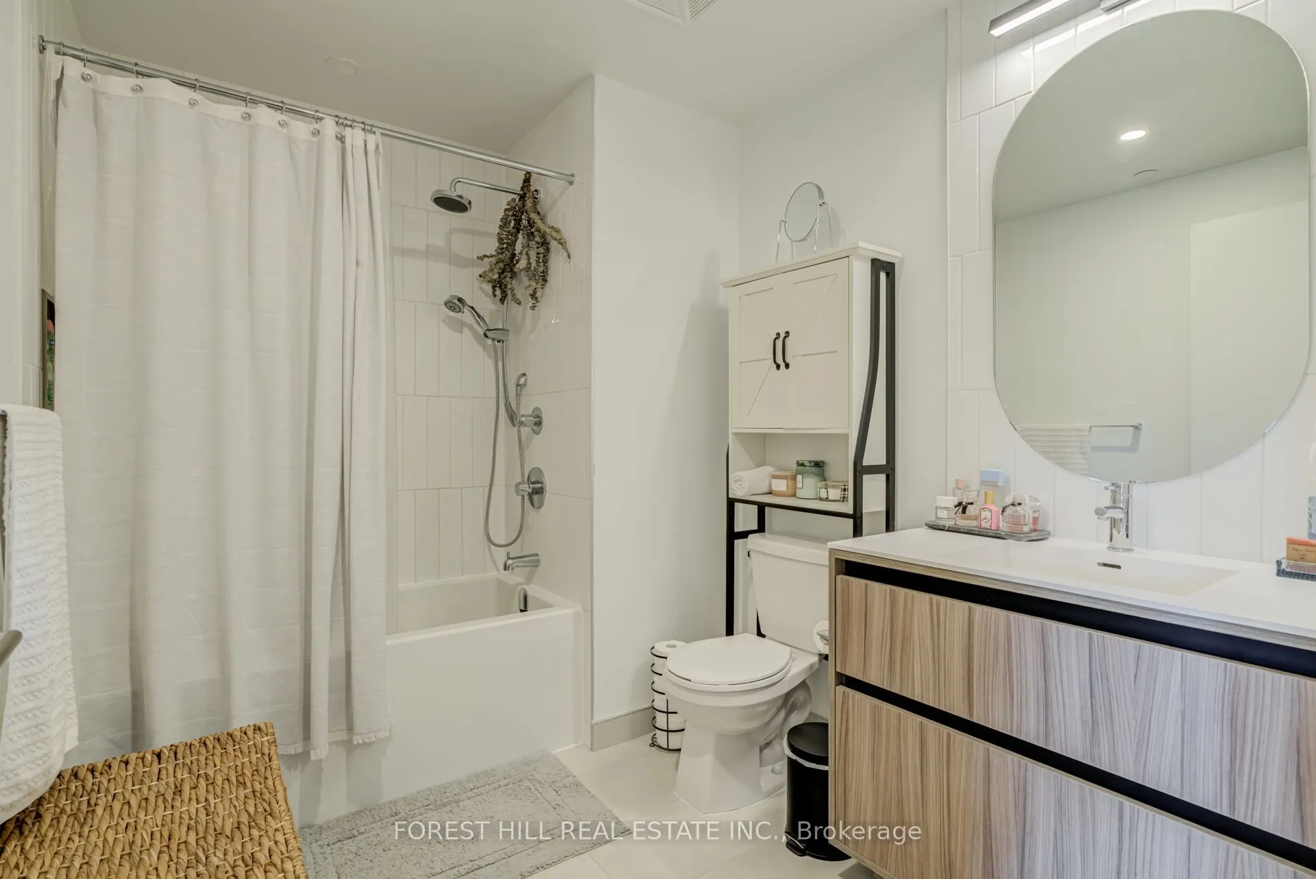8 Beverley Glen Boulevard #217