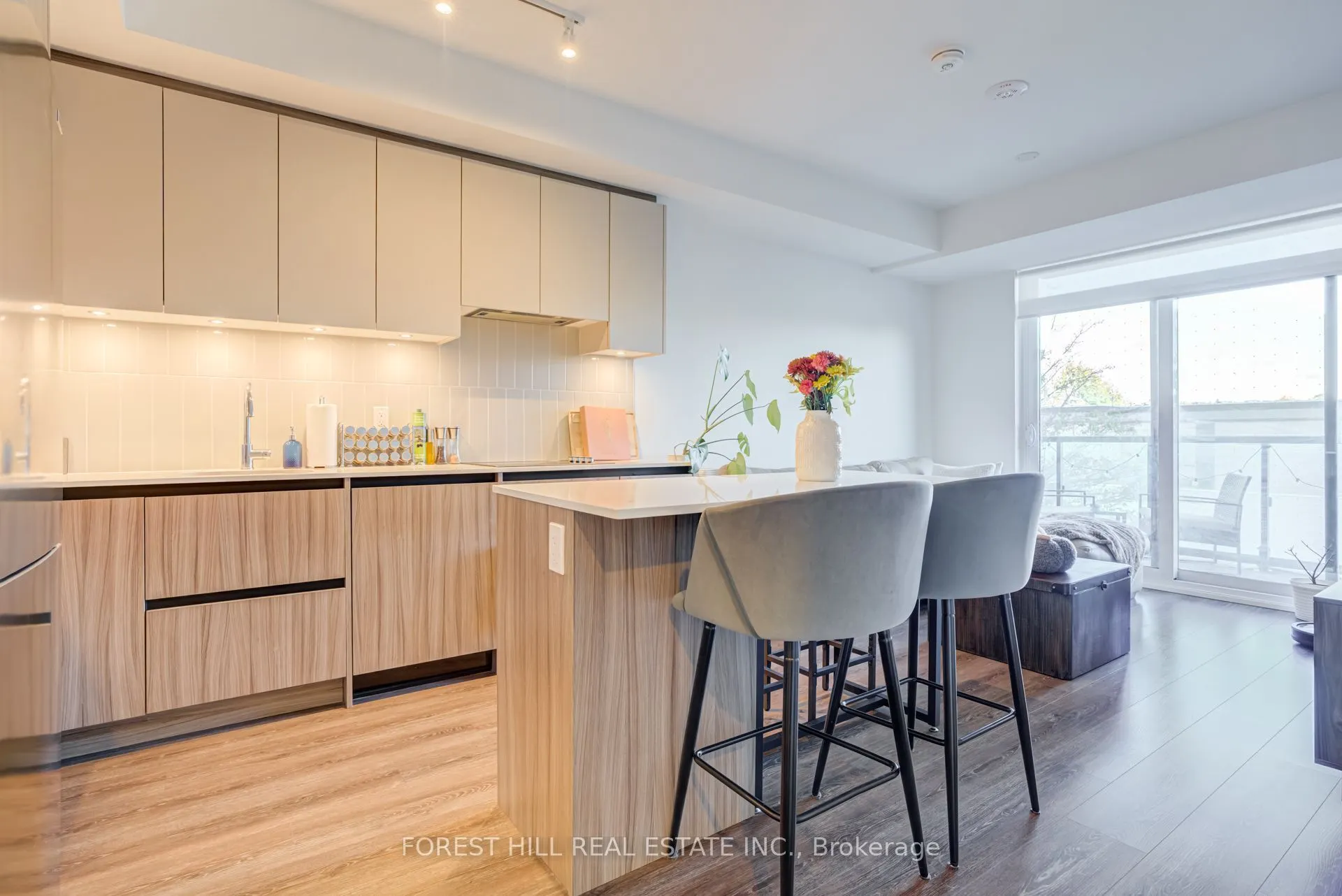 8 Beverley Glen Boulevard #217