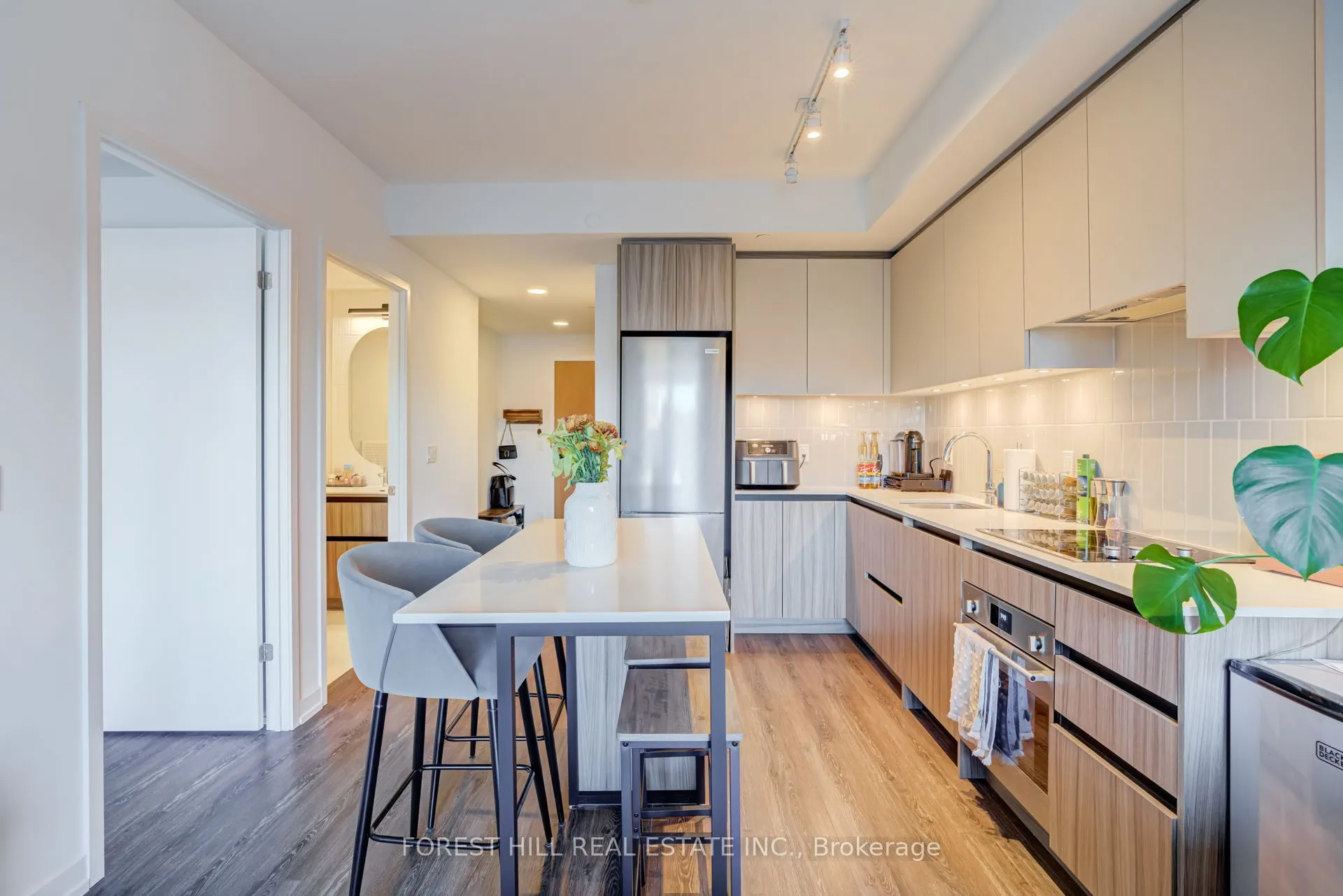 8 Beverley Glen Boulevard #217