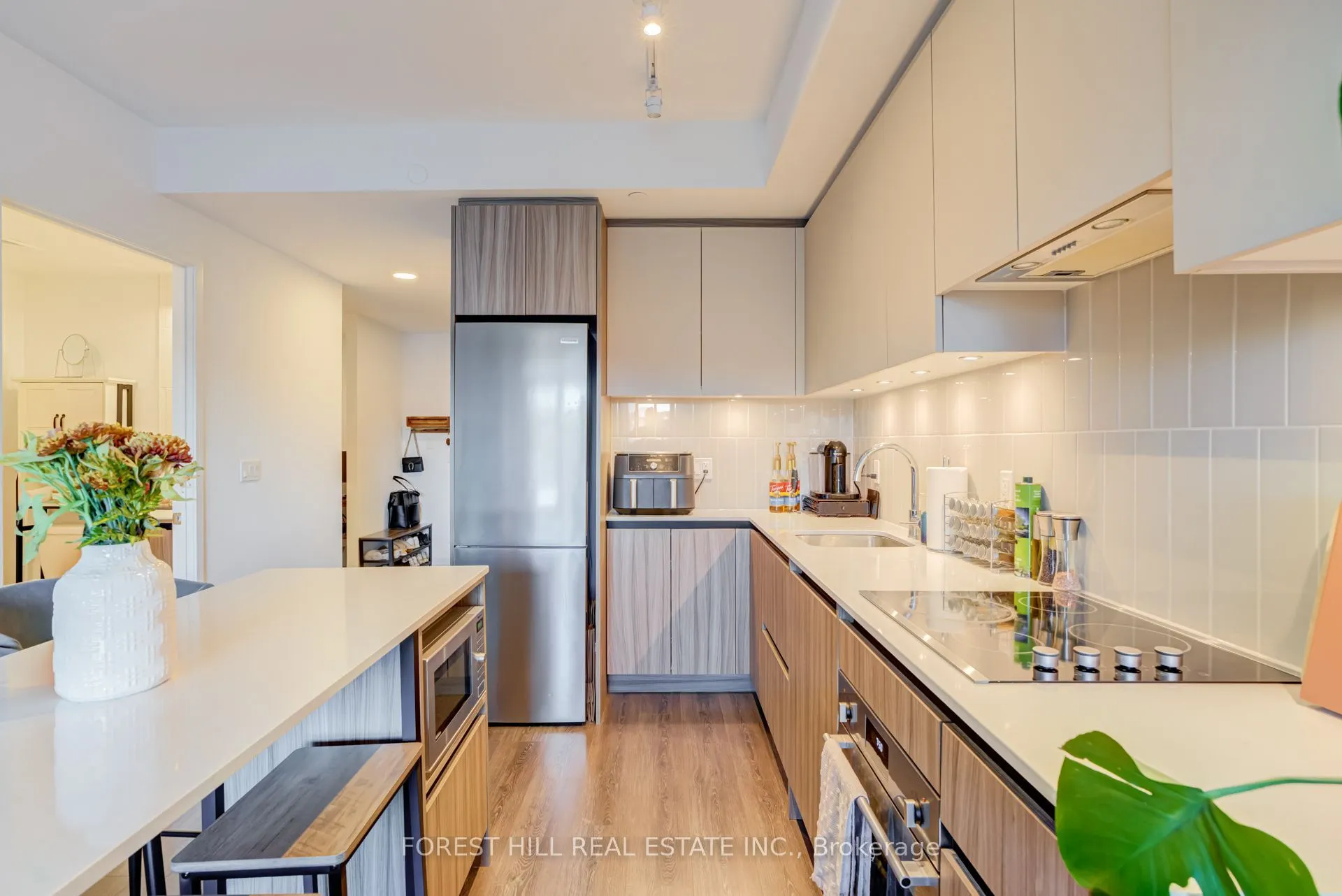 8 Beverley Glen Boulevard #217