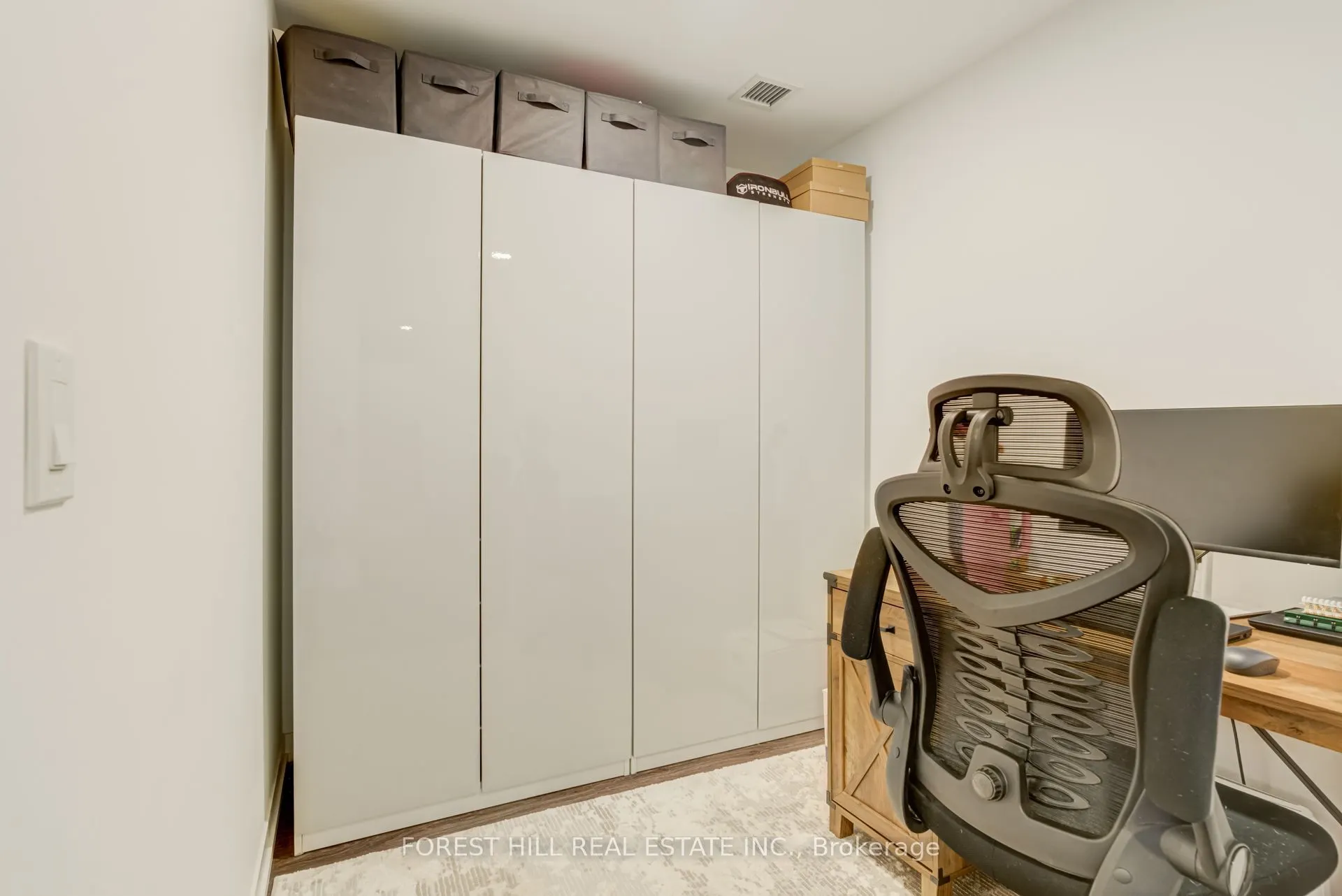 8 Beverley Glen Boulevard #217