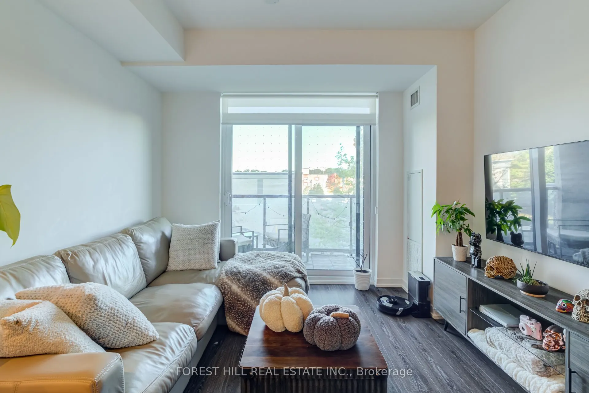 8 Beverley Glen Boulevard #217