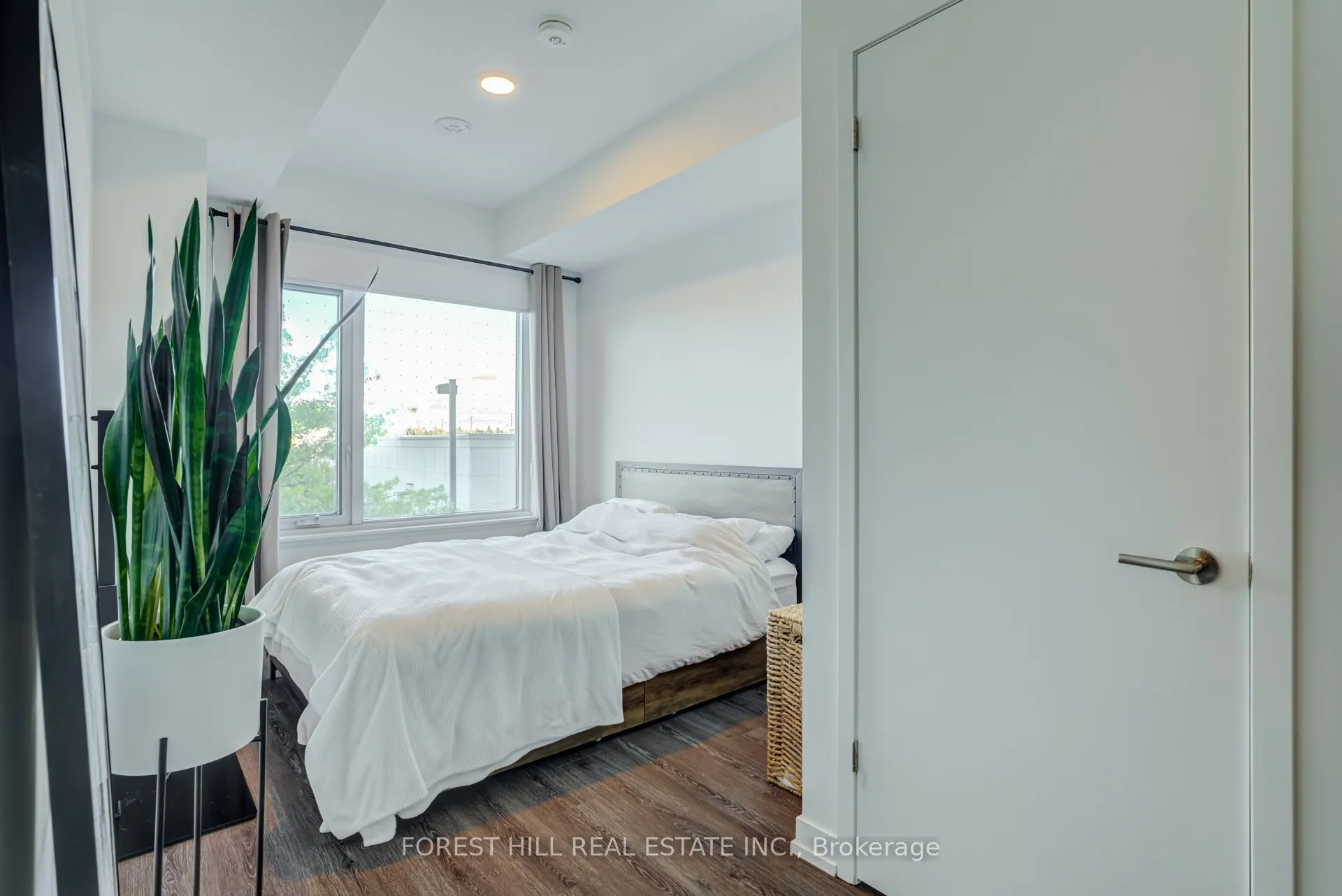 8 Beverley Glen Boulevard #217