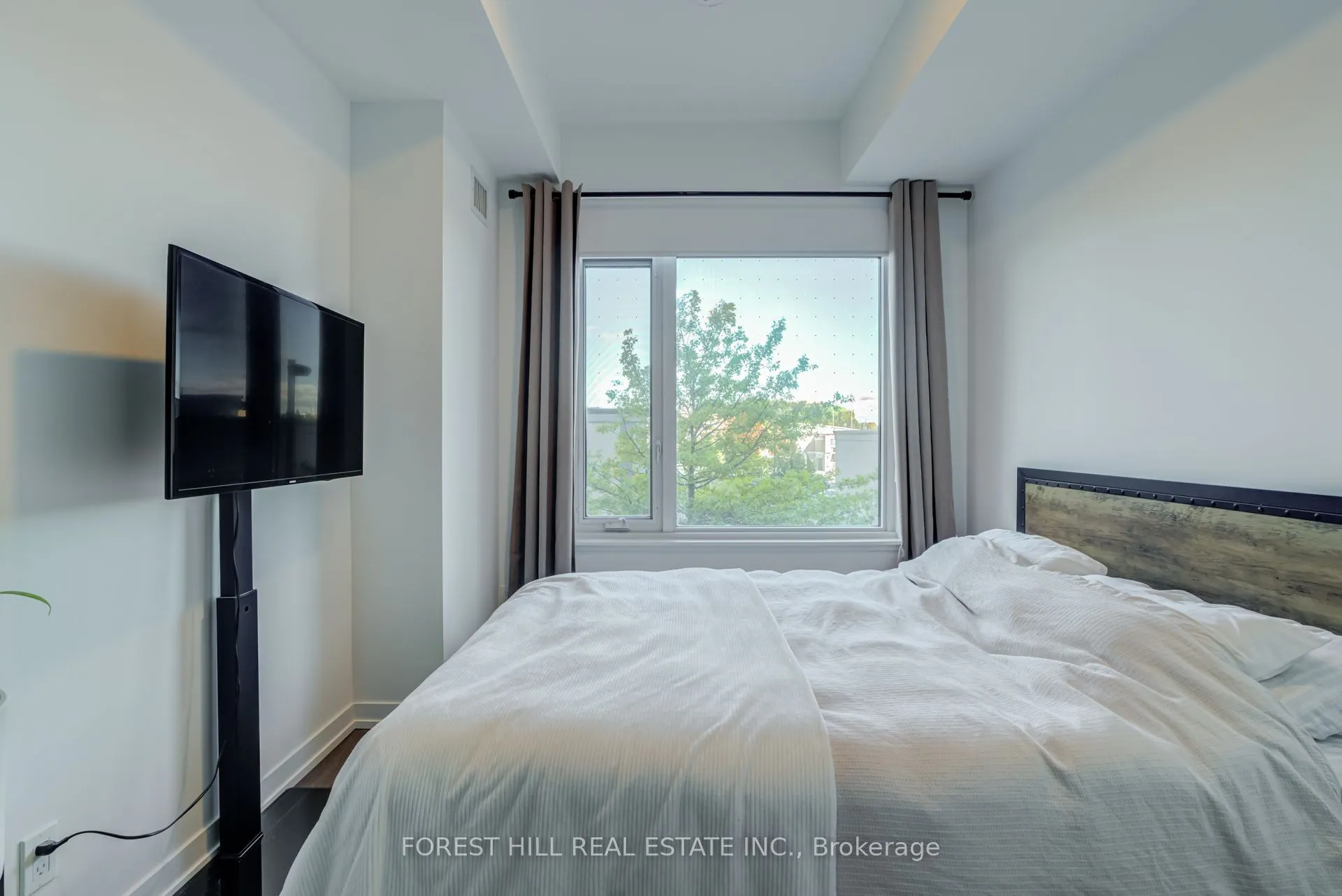 8 Beverley Glen Boulevard #217