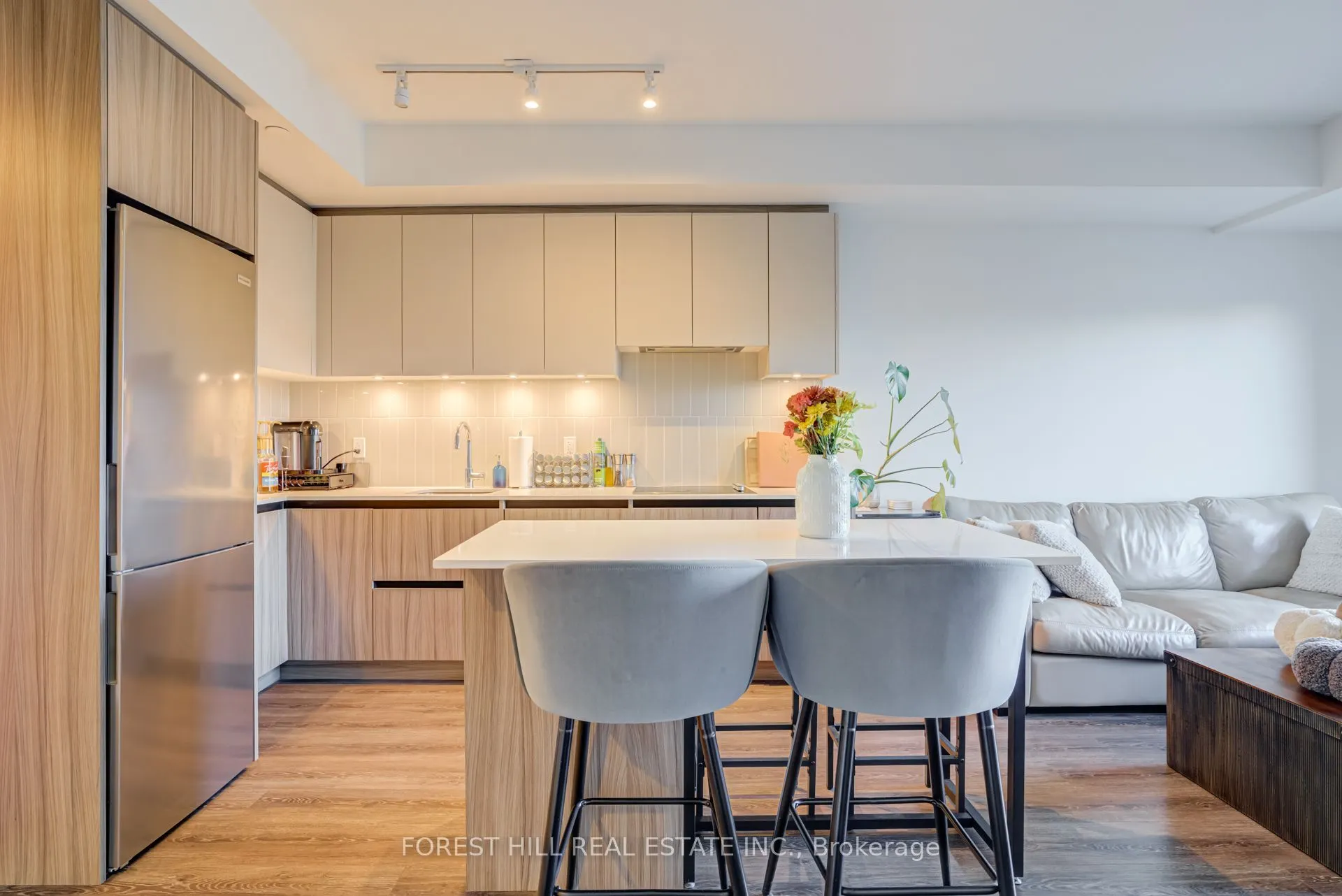 8 Beverley Glen Boulevard #217